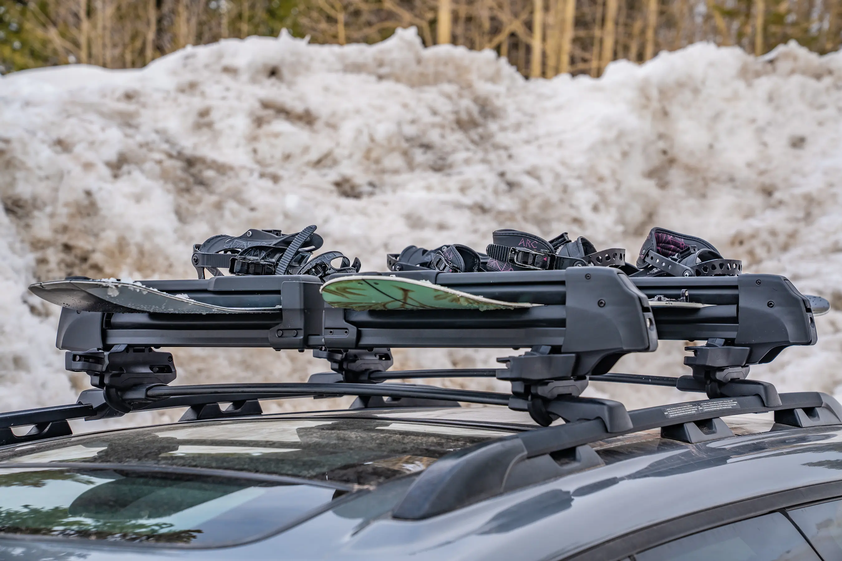 loaded and closed INNO Ski/Snowboard Rack L INA951