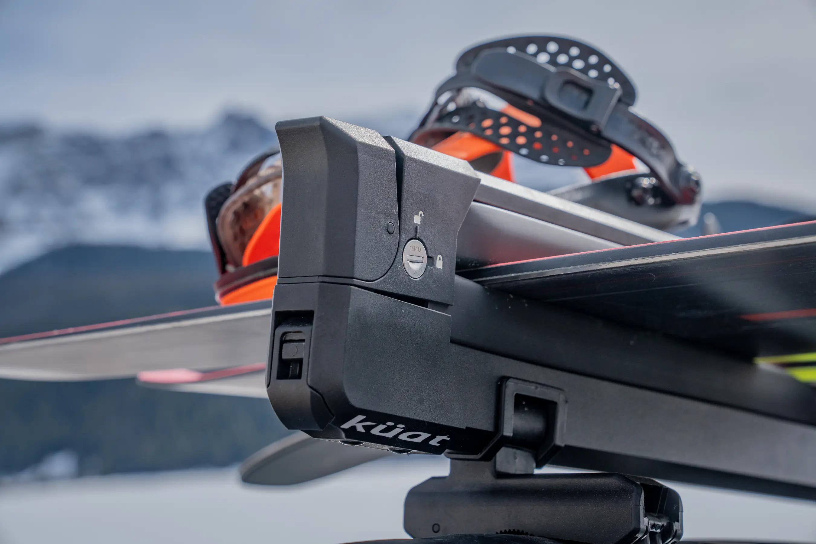 Küat Switch 6 lock and unlock function near the arm closure 