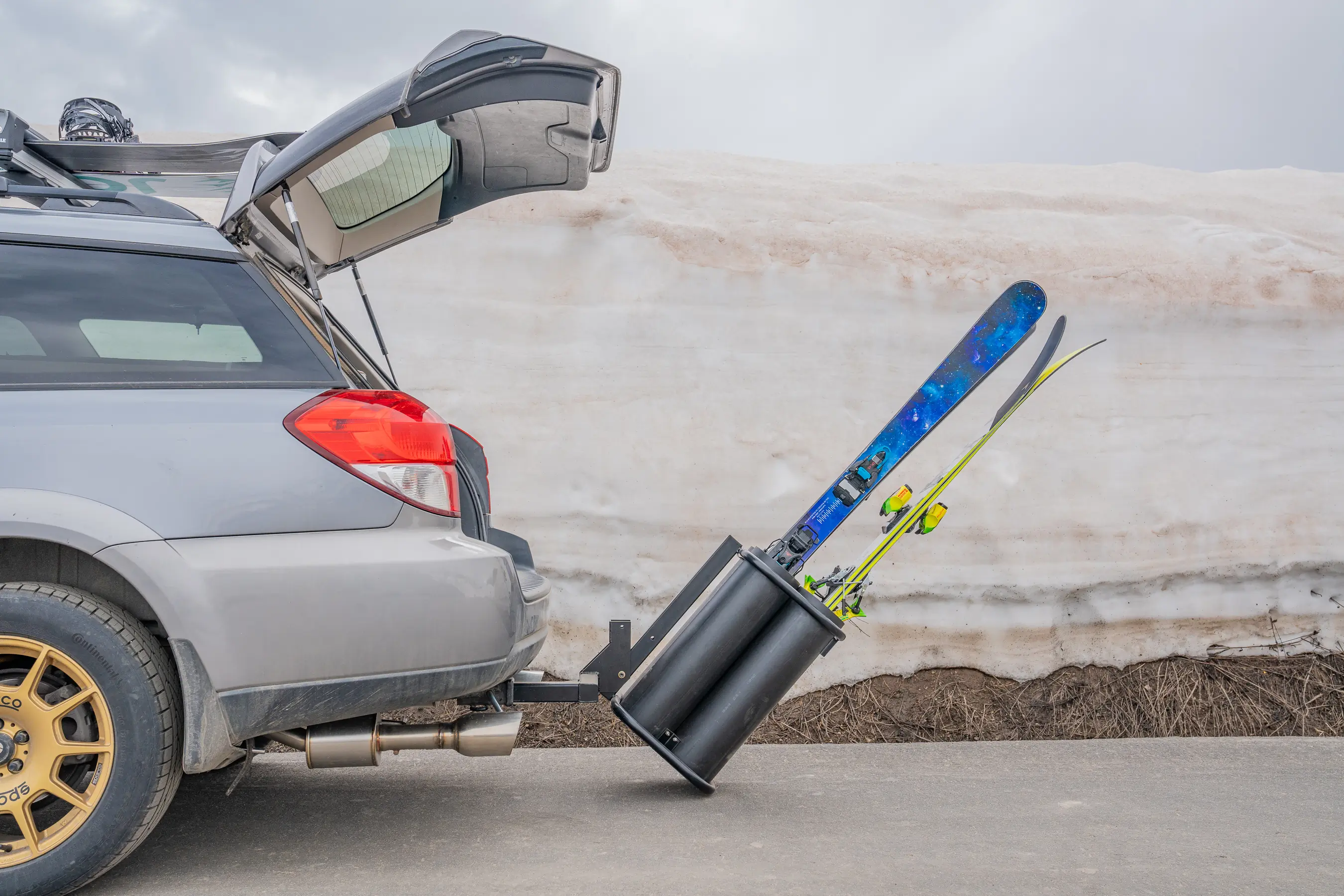 tilted Gravirax GR-4 Hitch Mounted Ski Rack 