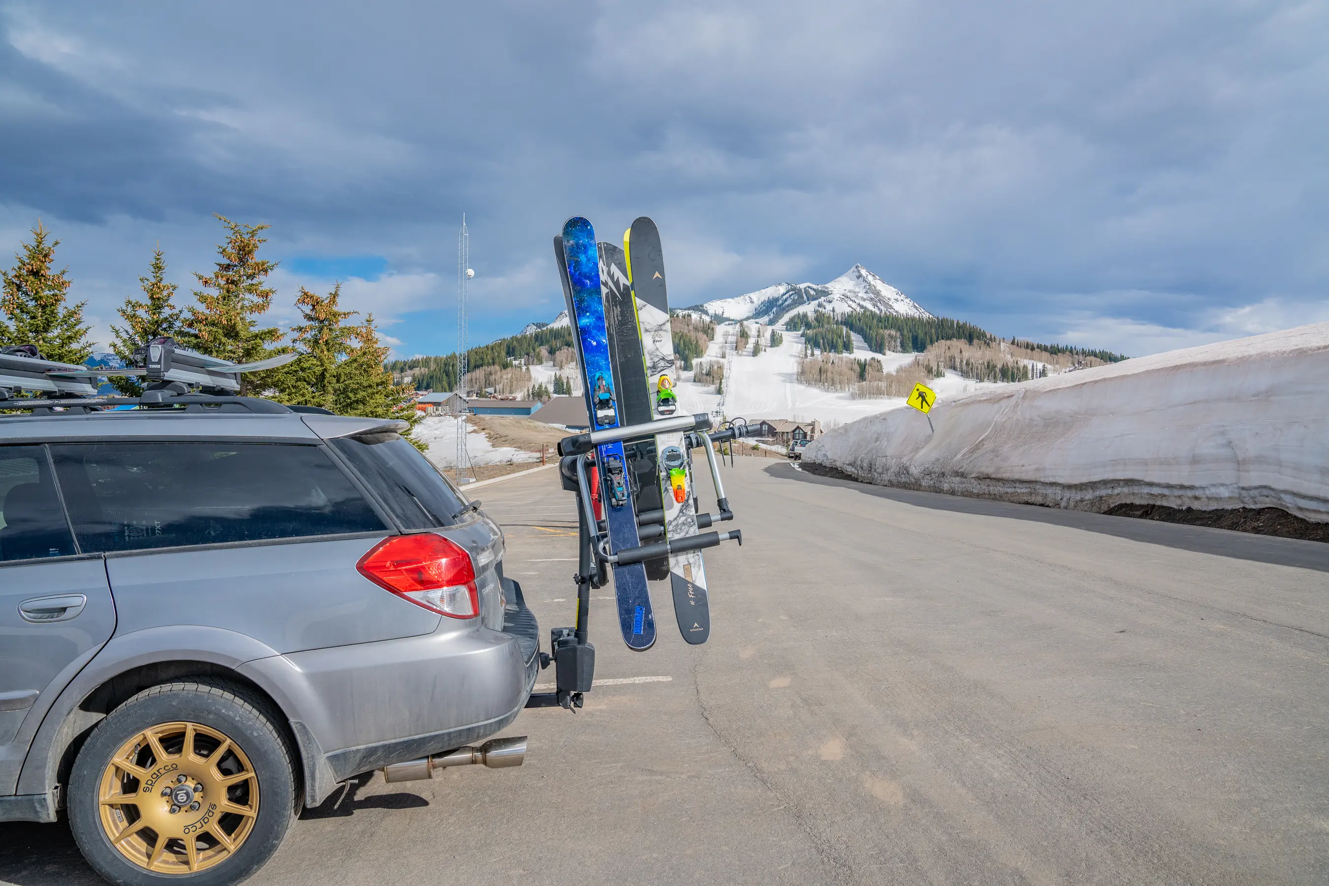 Side view of Thule Tram and Apex XT Swing 