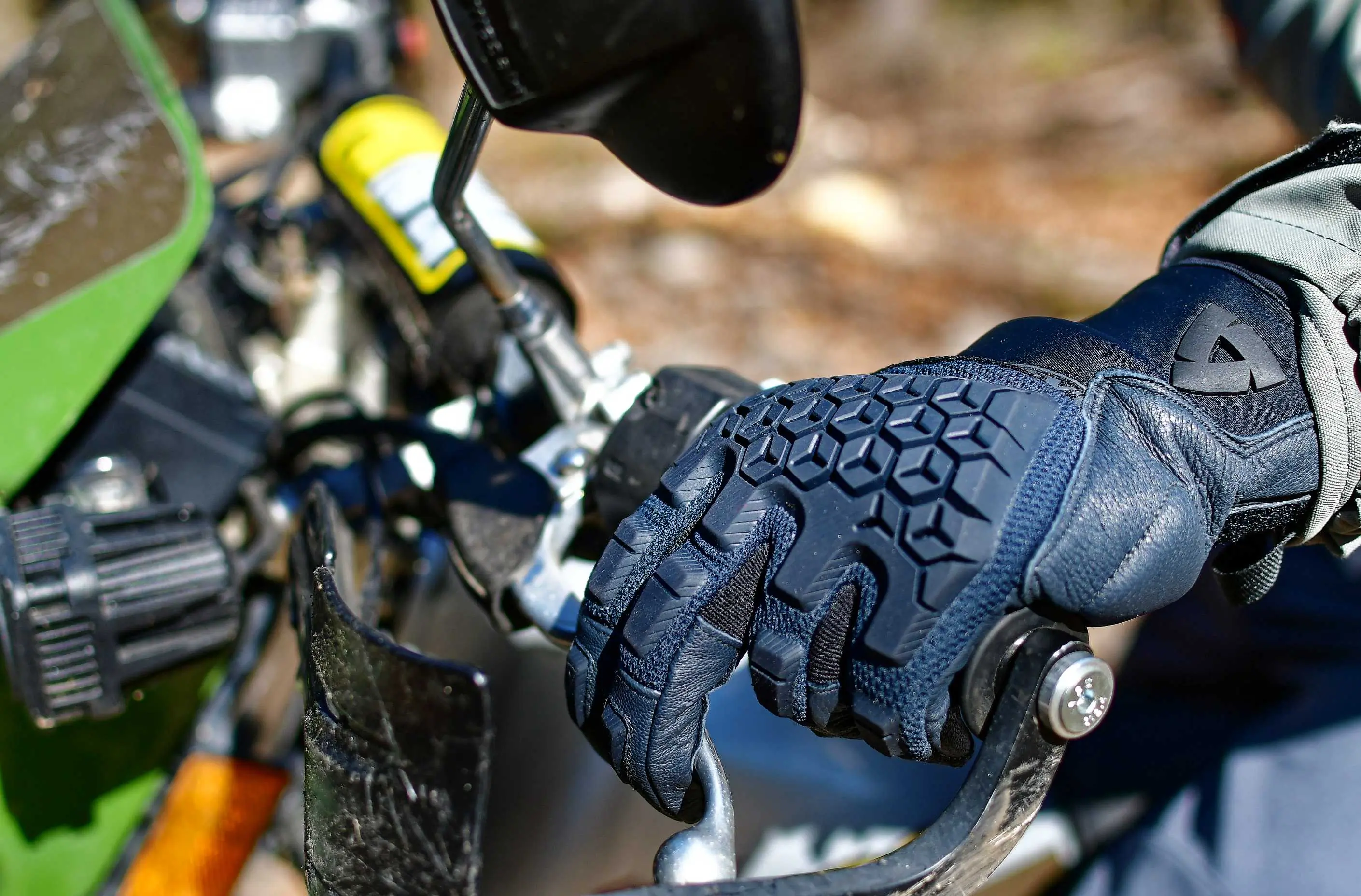 moto gloves with armor