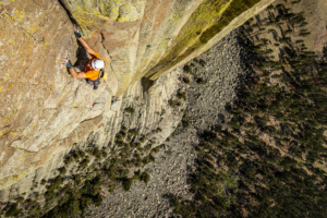 Blind climber Jesse Dufton leading up "El Matador" 10d on Devils Tower, Wyo.