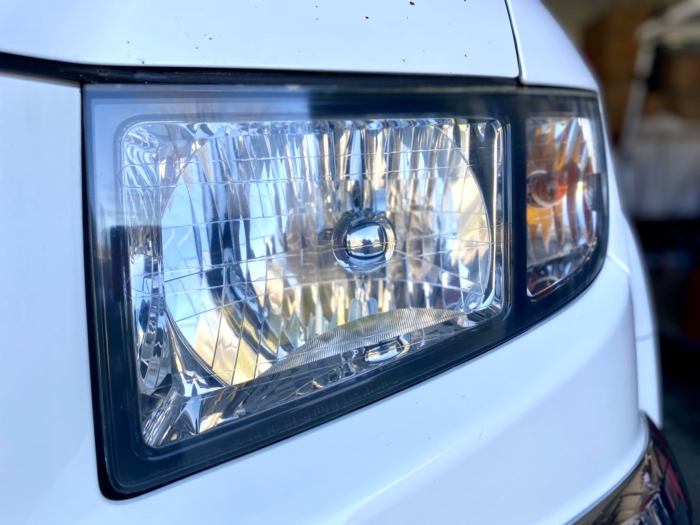 Clear headlights on refreshed Honda SUV