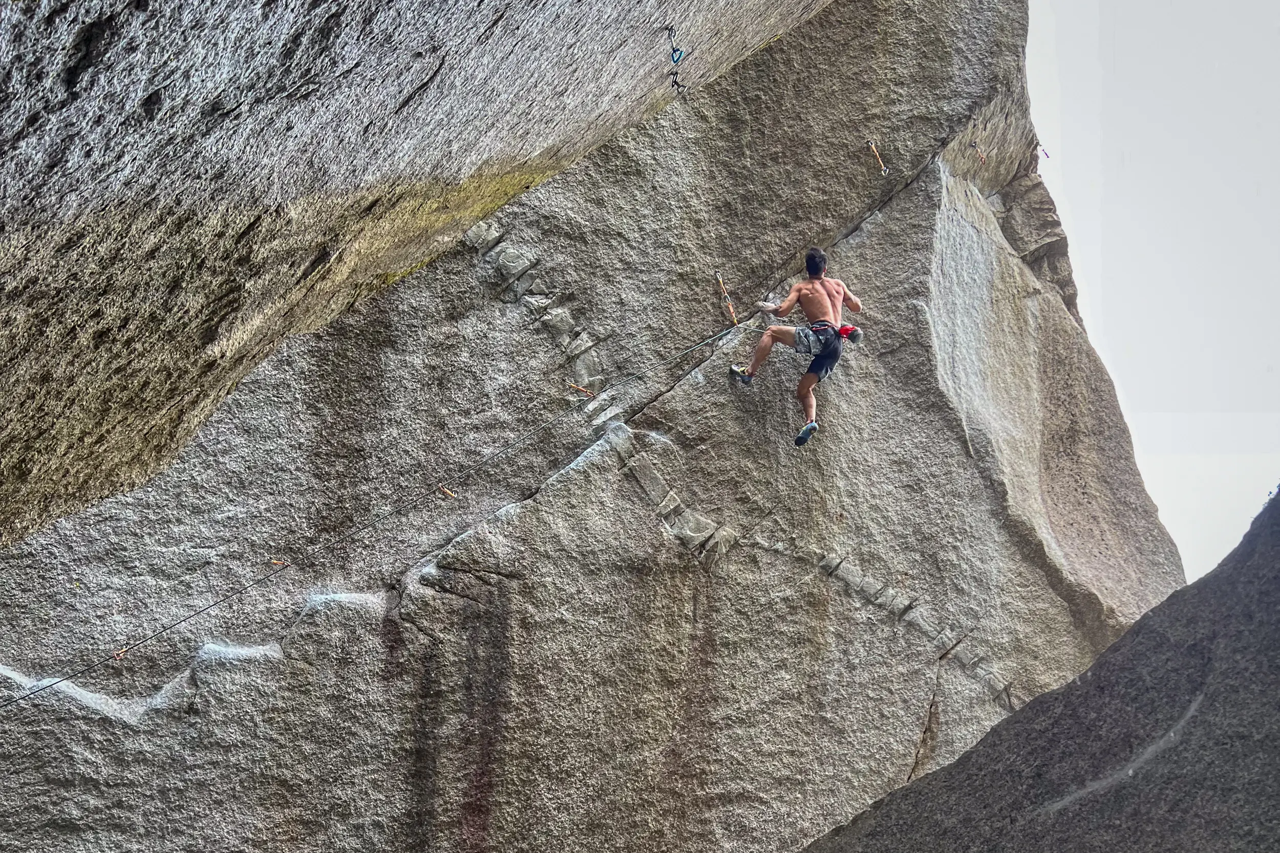 Lucas Uchida on Dreamcatcher 5.14d in Squamish 