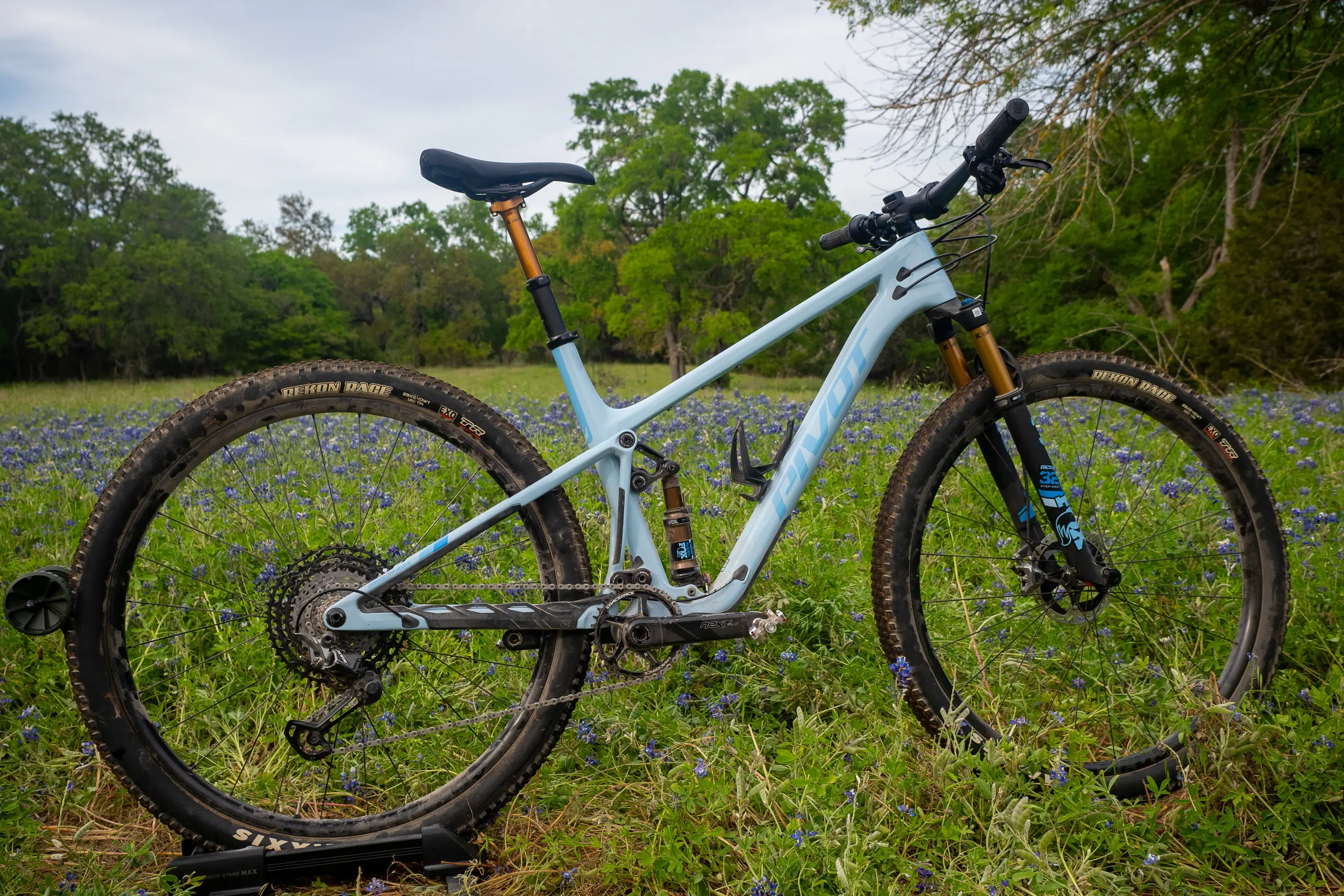 2023 Pivot Mach 4 SL World Cup XTR