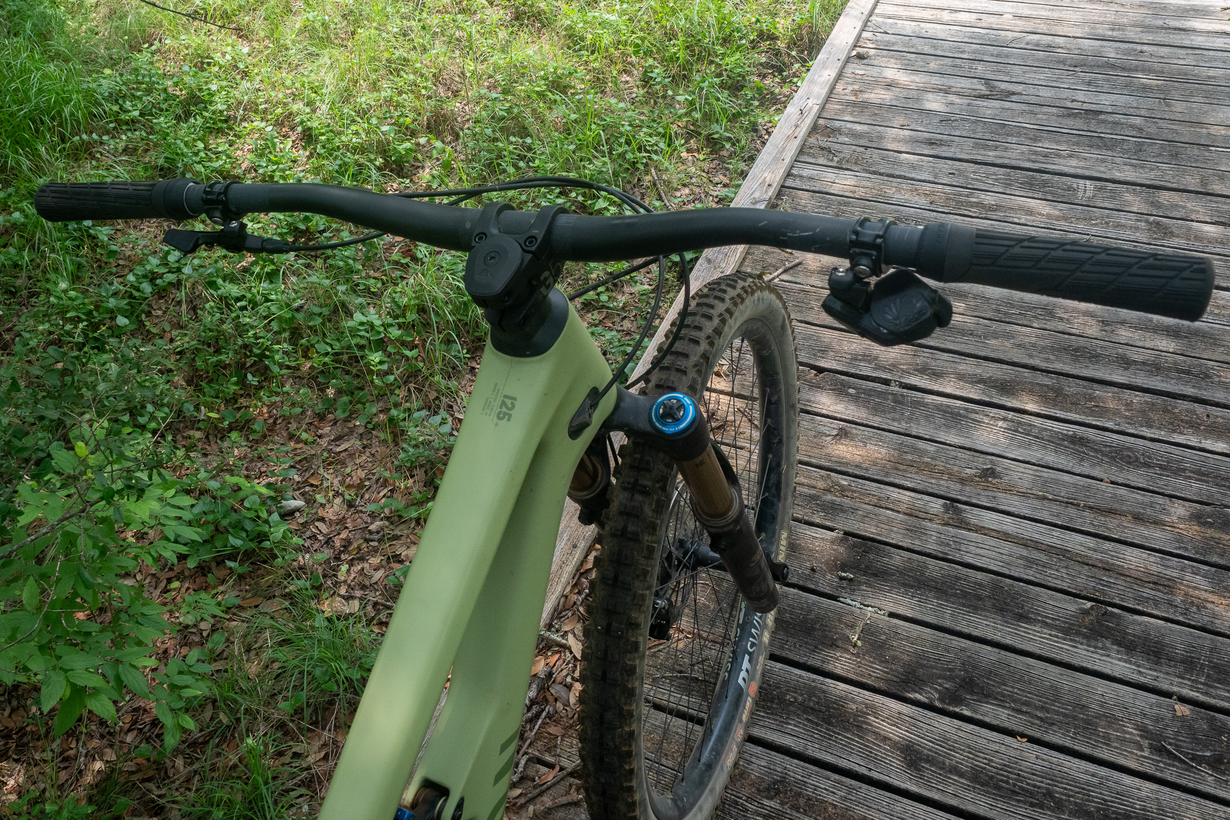 2022 Canyon Spectral 125 CF9 front cockpit