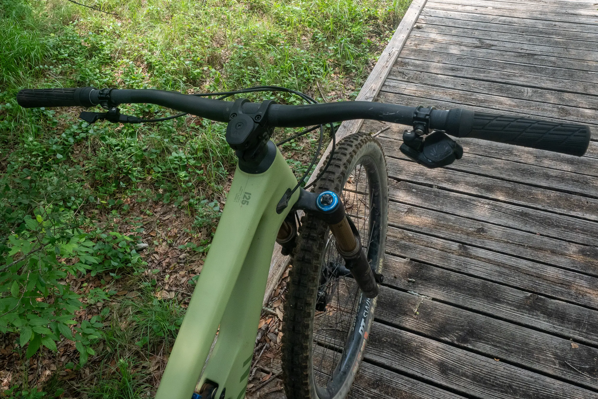2022 Canyon Spectral 125 CF9 front cockpit