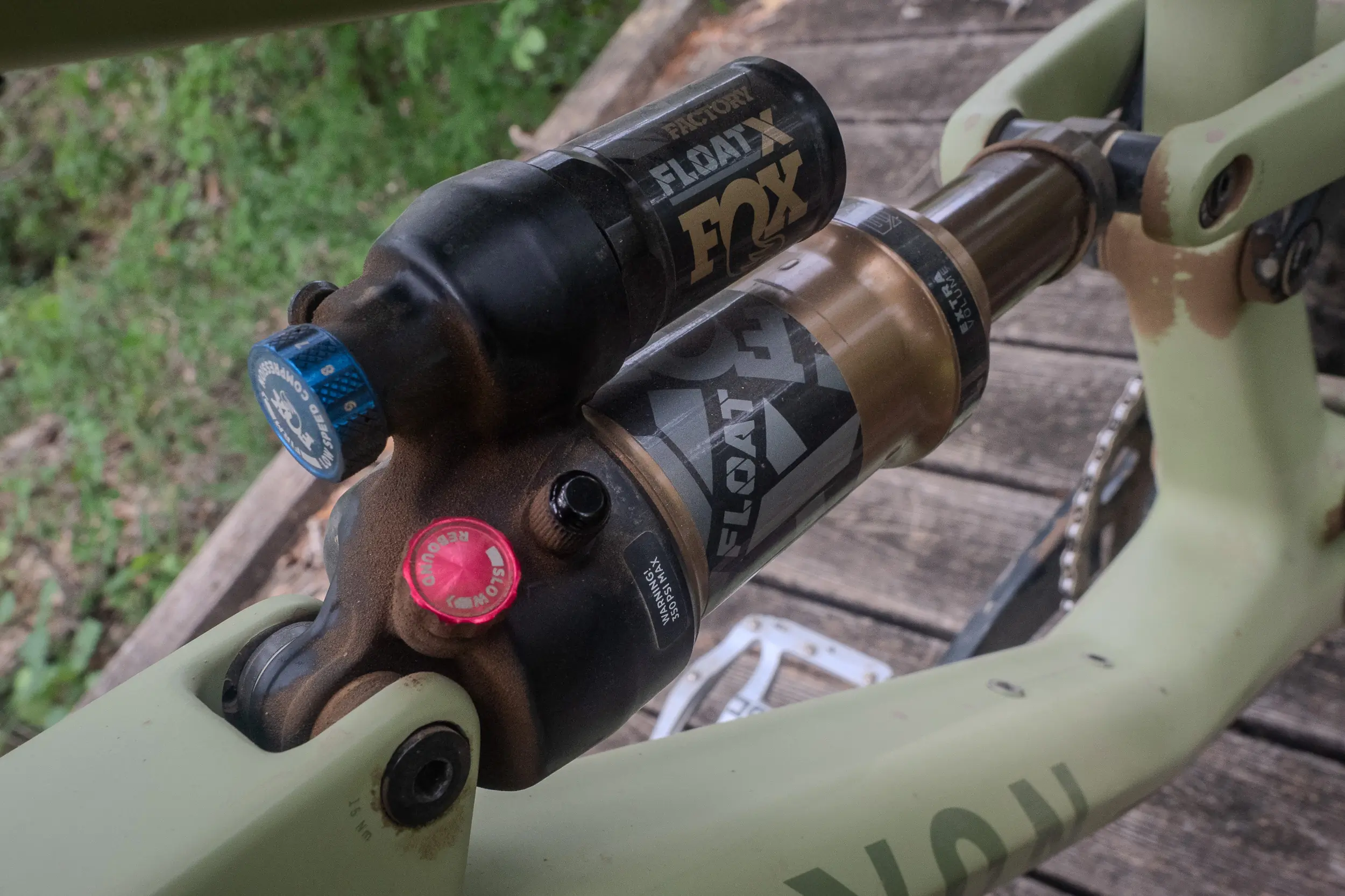 2022 Canyon Spectral 125 CF9 shock