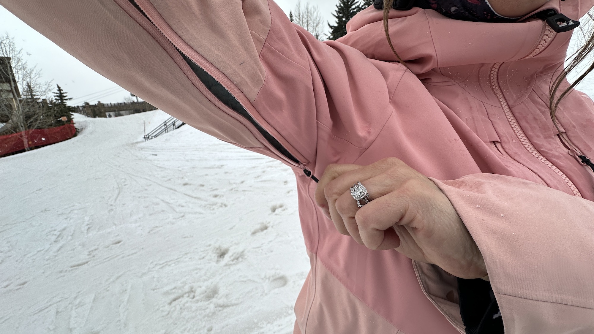 underarm vents on rossignol womens rallybird ski jacket