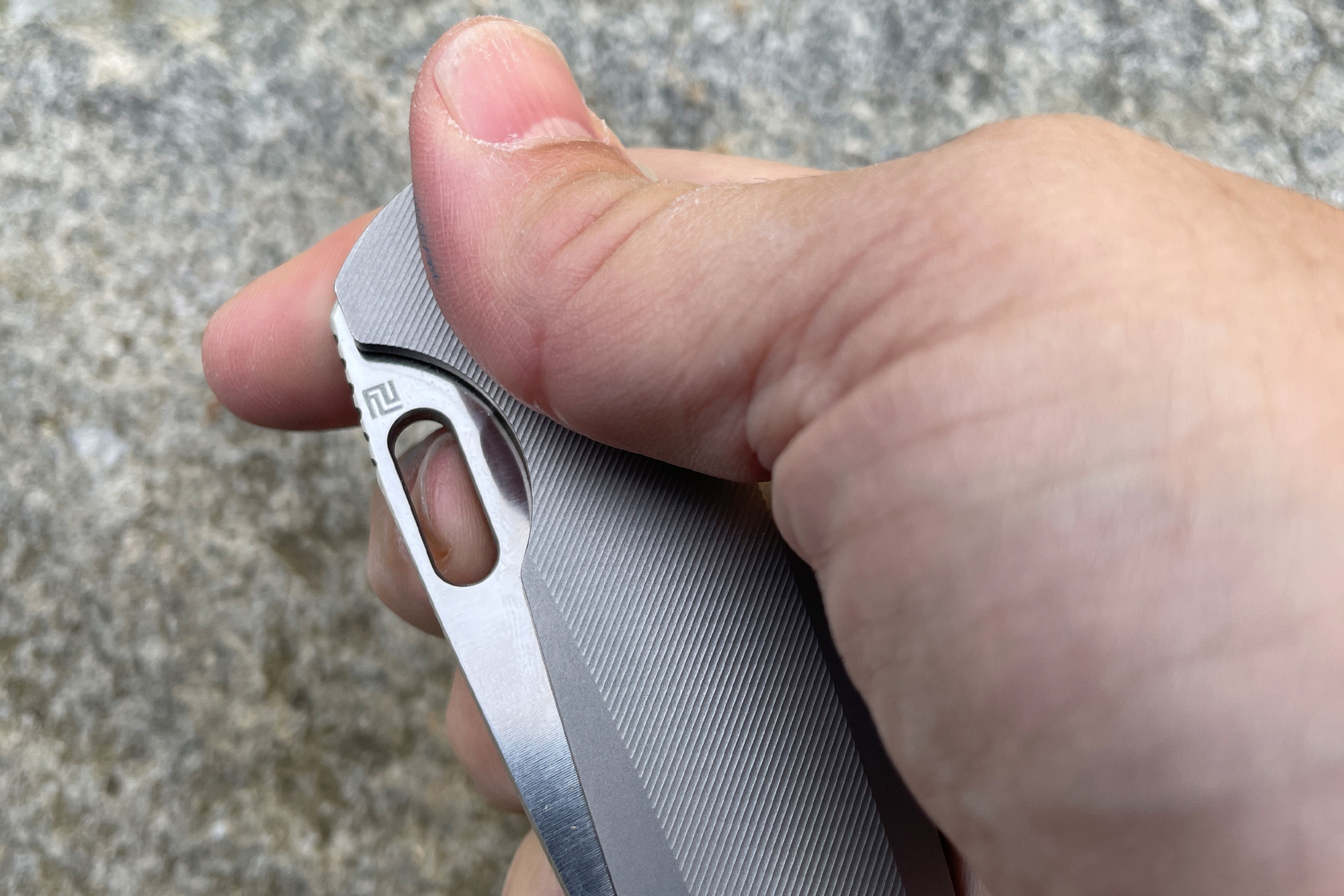 finger flick on artisan satyr knife