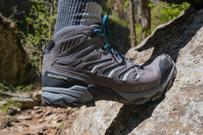 Stepping in the SCARPA Moraine Mid WP
