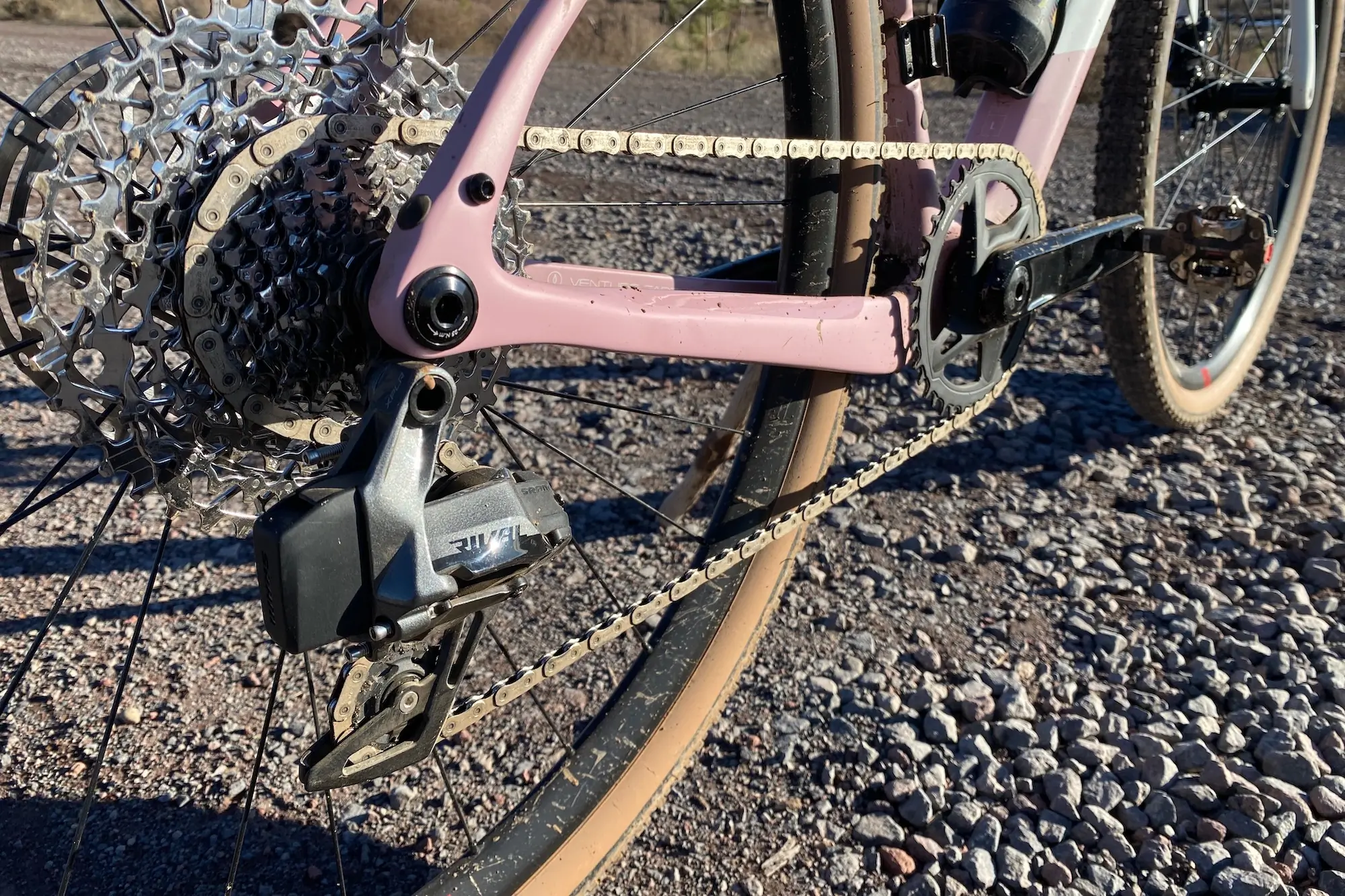 A look at the SRAM Rival AXS XPLR electronic drivetrain on the Ari Shafer gravel bike