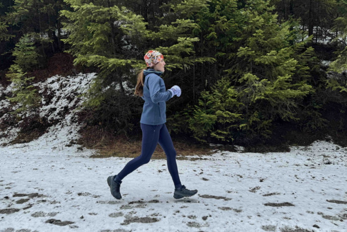 woman running in the rei co-op flash hyperstretch fleece jacket