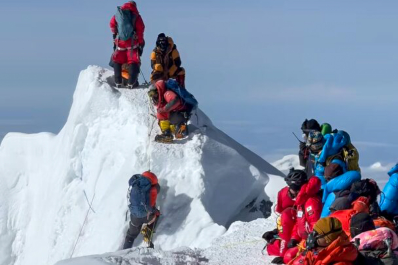 Terrifying Footage of Mount Everest Cornice Accident Aftermath