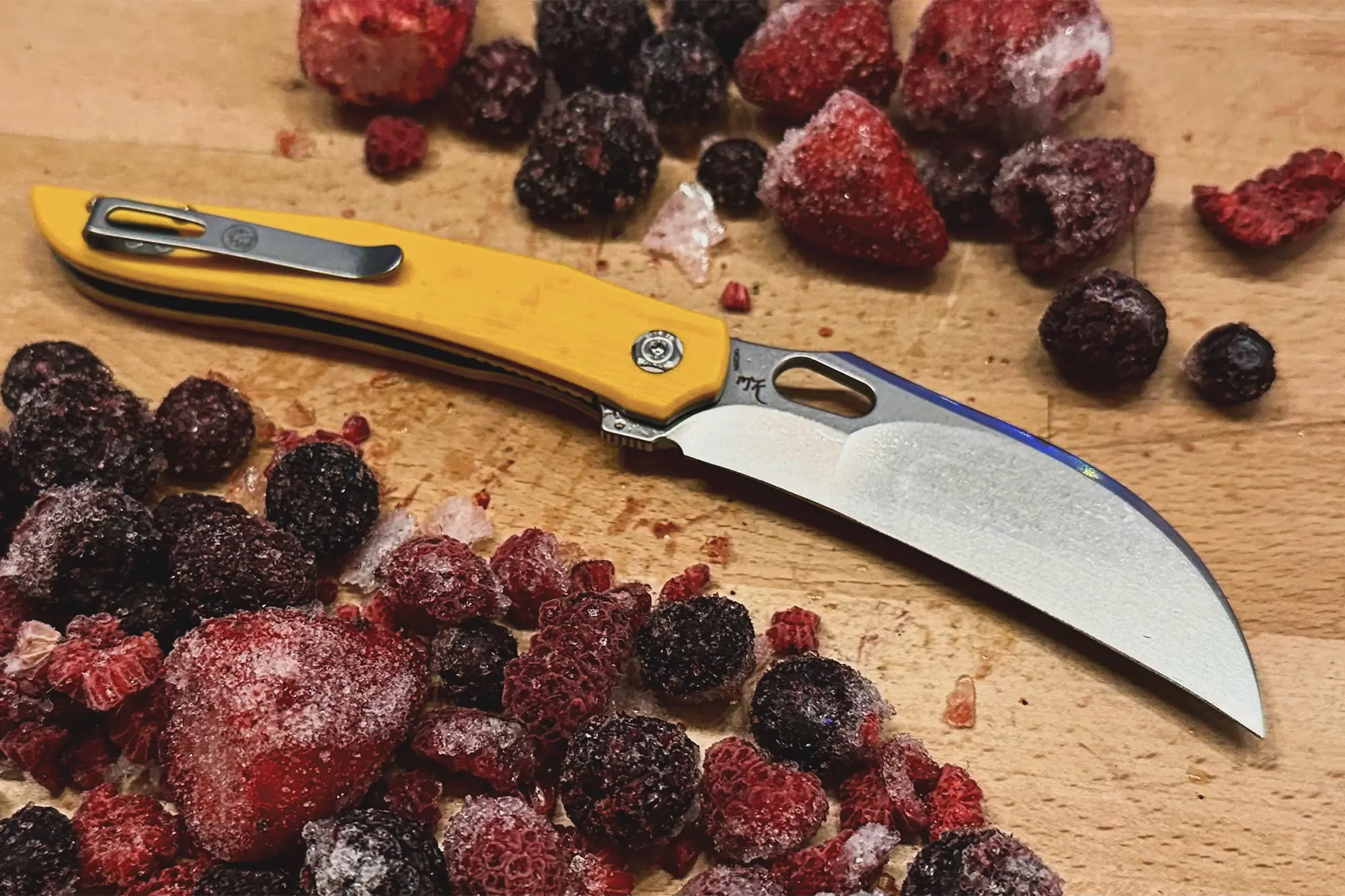 vosteed griffin knife and frozen berries