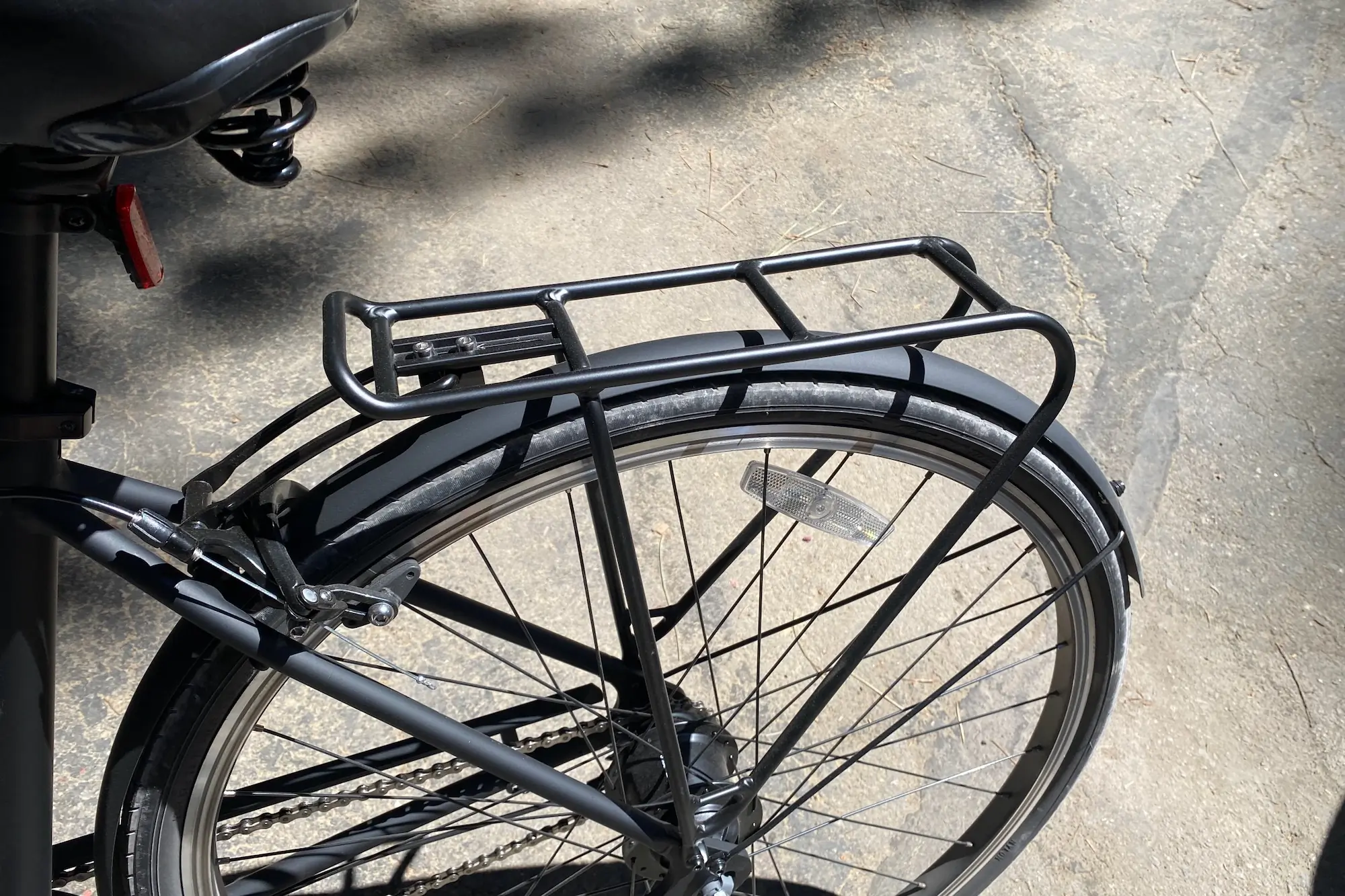 The rear rack on the Electra Loft 7i