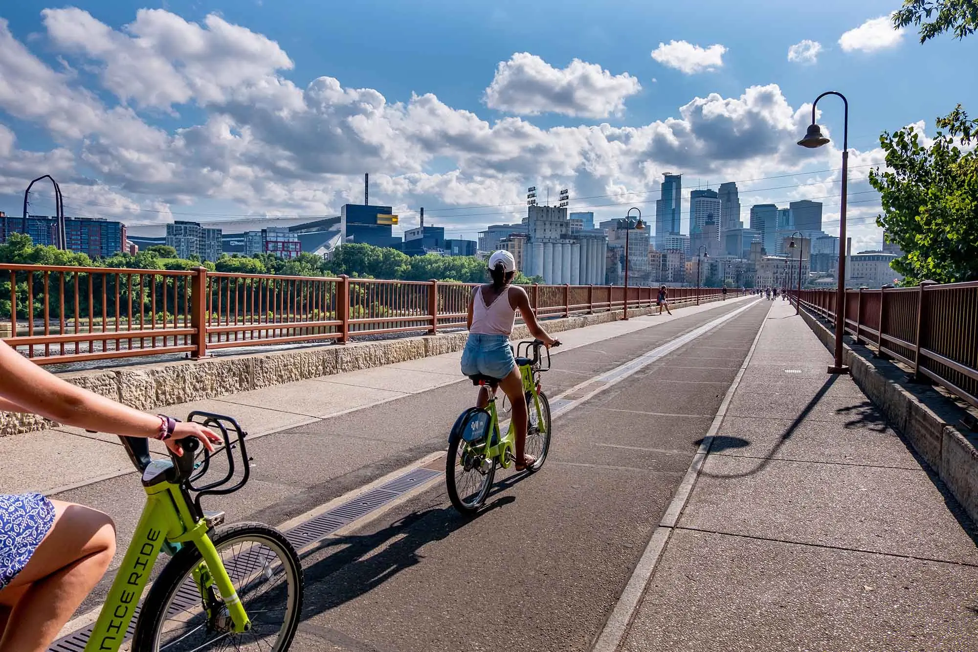 minneapolis, minnesota cyclists biking