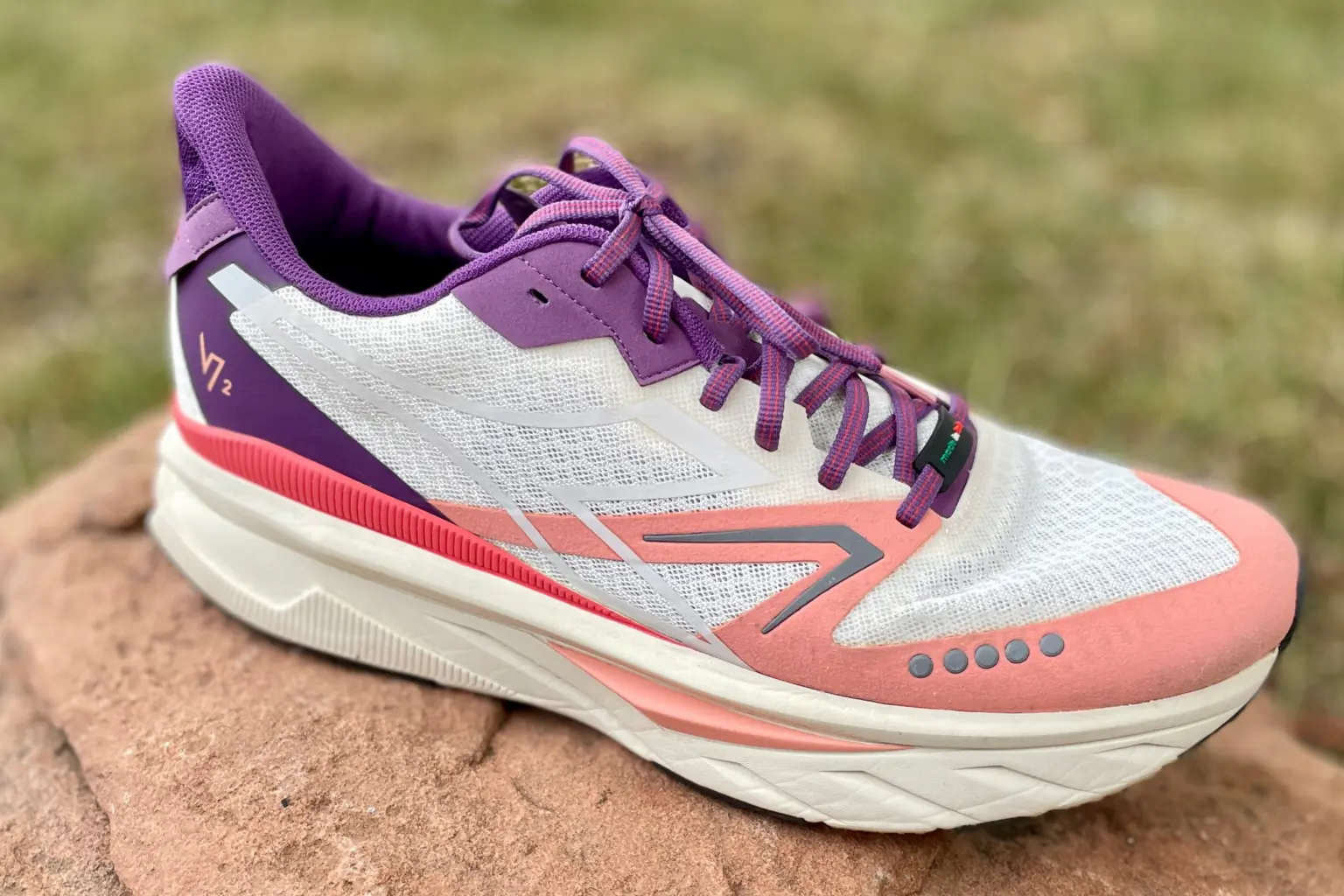 World's Only Made-in-Italy Running Shoe: Diadora Atomo V7000-2