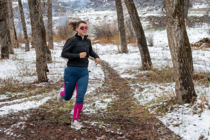 Women jogging outdoors in ADV Essence Wind Tights