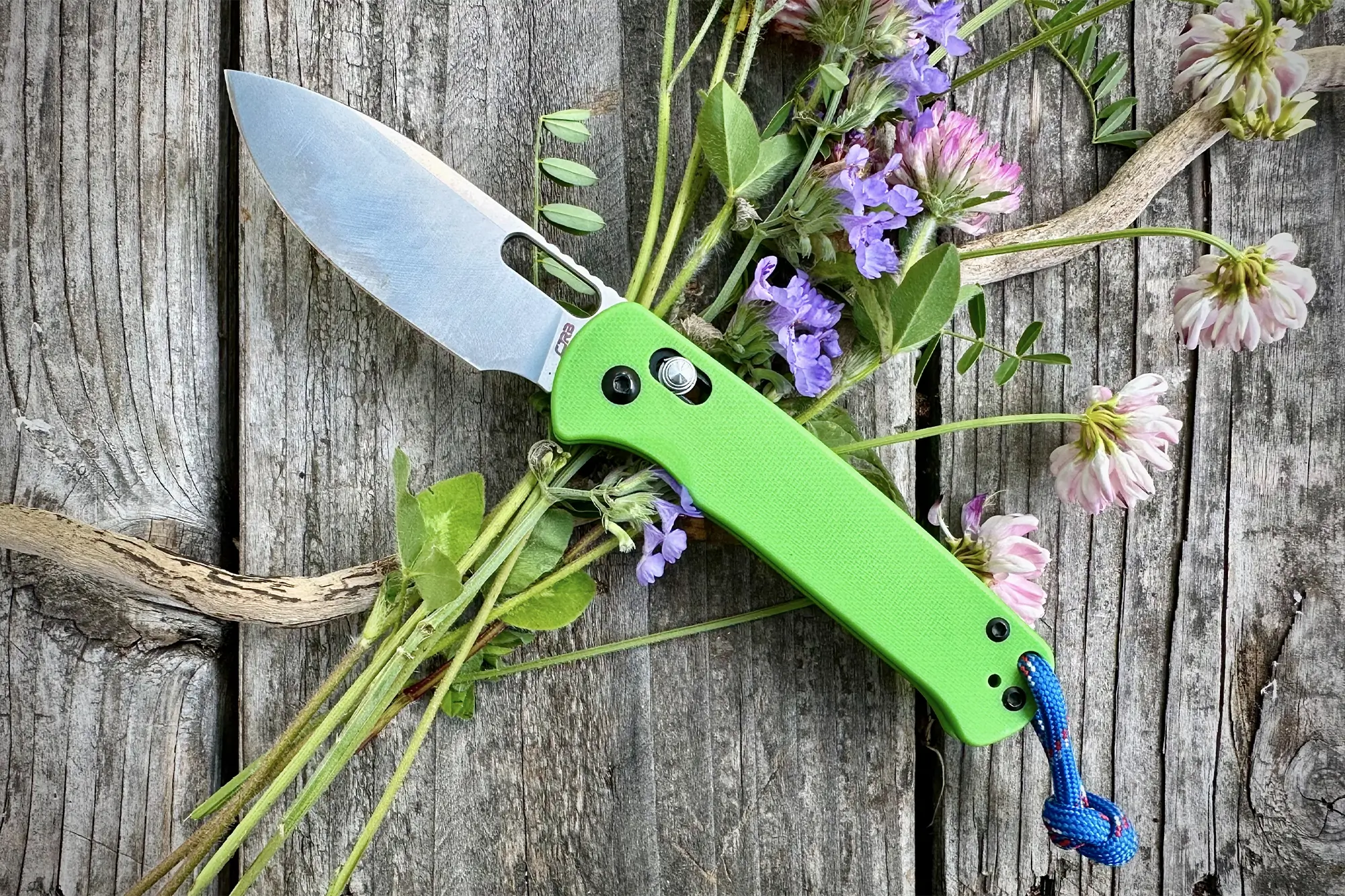 the cjrb hectare knife and flowers