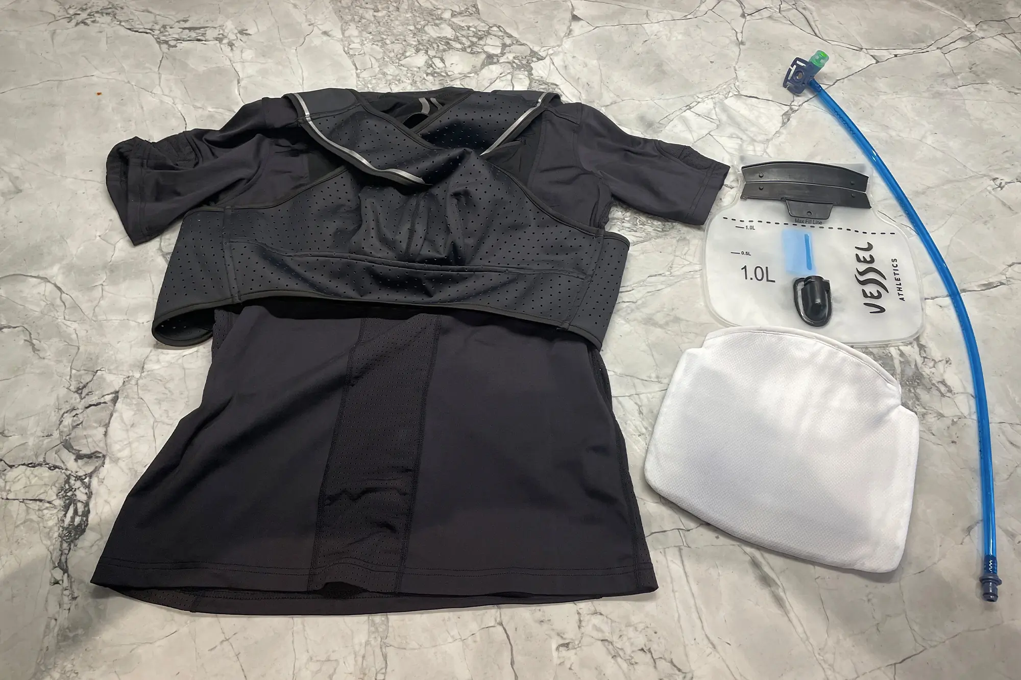 vessel athletics hydroshirt with 1L bladder