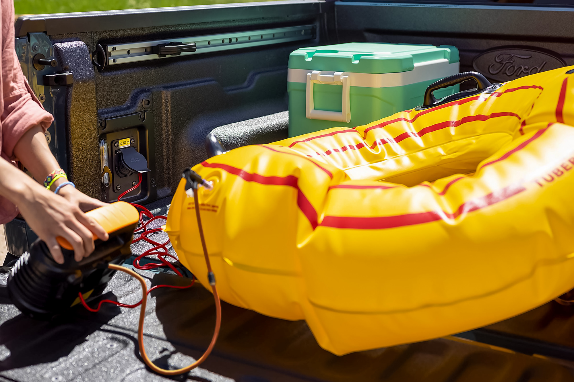 2025 Ford Maverick bed power