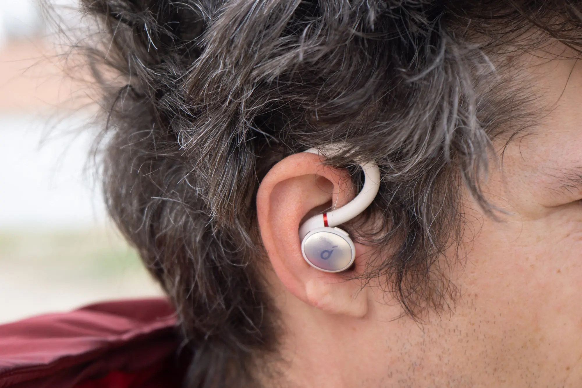 the anker sport x10 headphone flexible ear hook wraps around the top of your ear