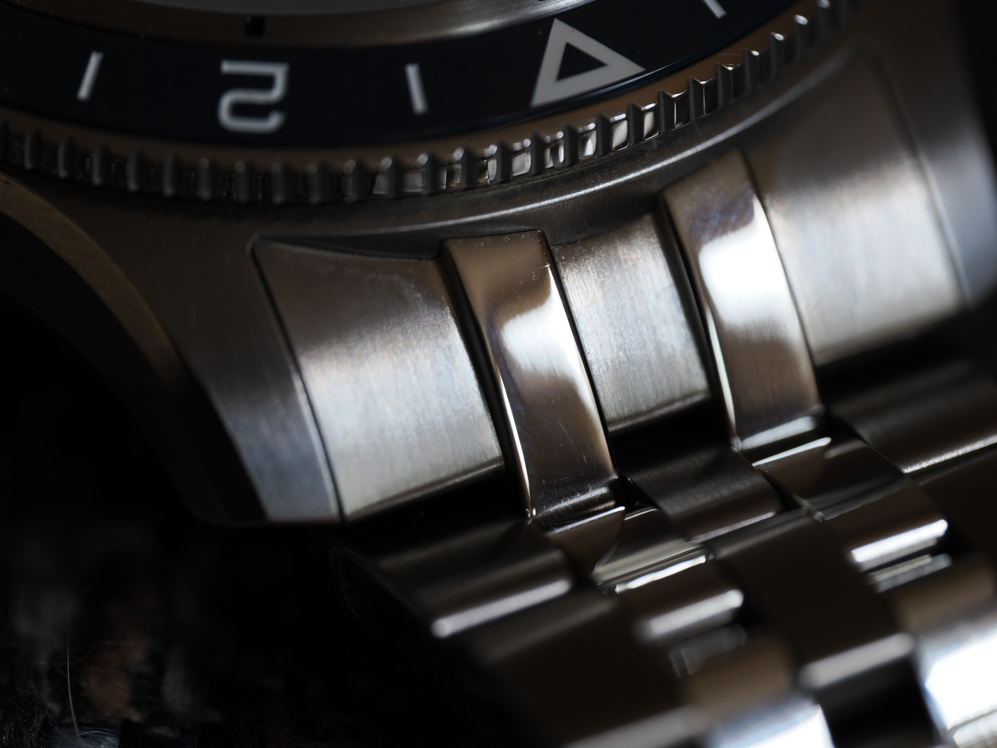 Christopher Ward C60 Trident Pro 300 GMT case