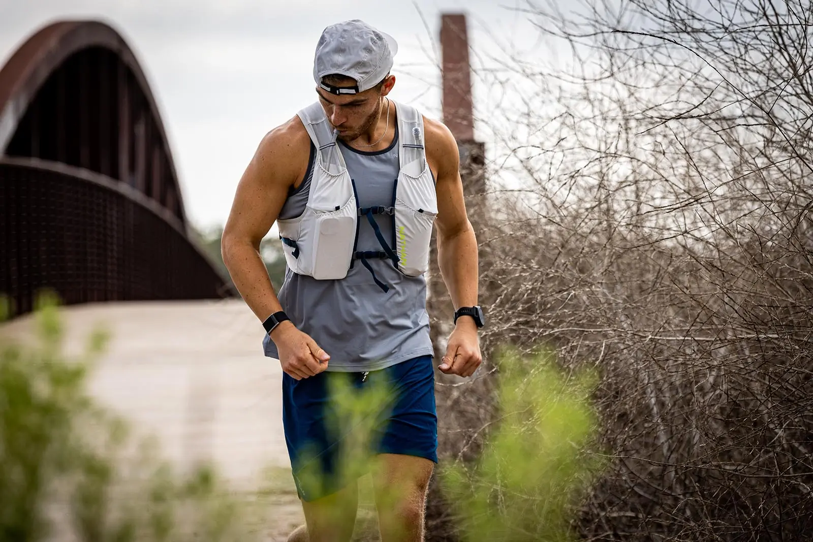 nathan sports hydration vest runner