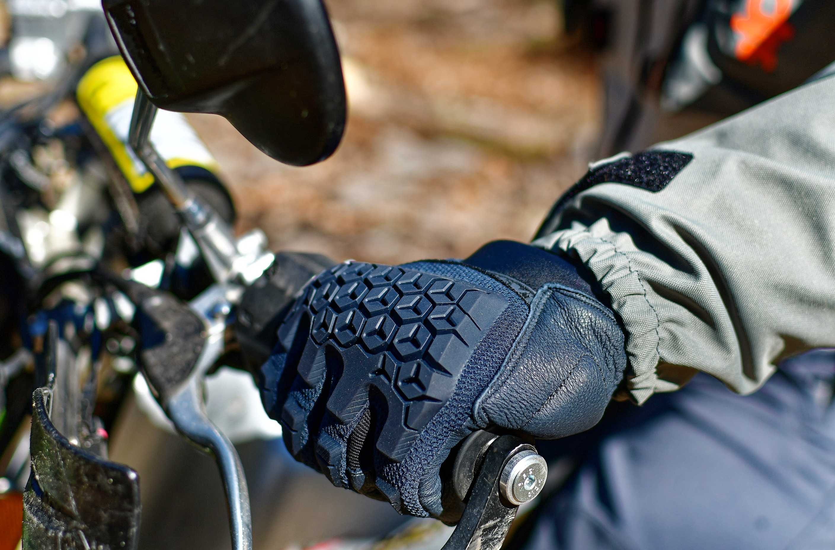 close up of rev’it sand 4 glove