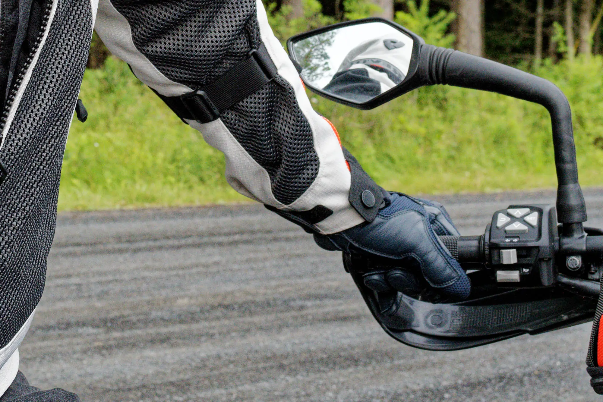 wearing rev’it! sand 4 gloves