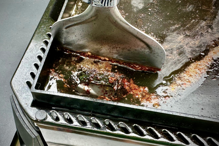 using grill scraper on weber traveler 22