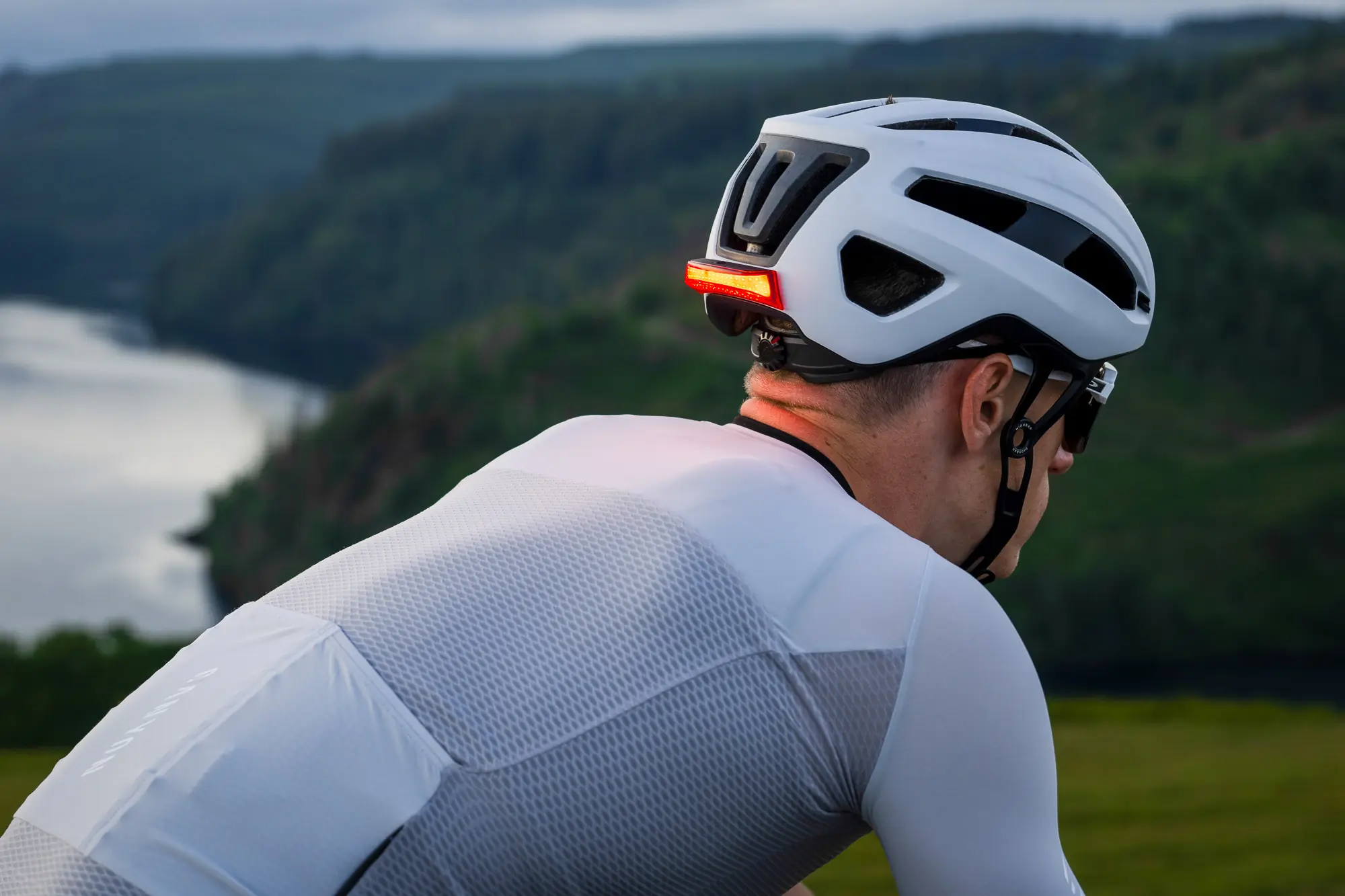 Canyon Disruptr CFR helmet with rear light