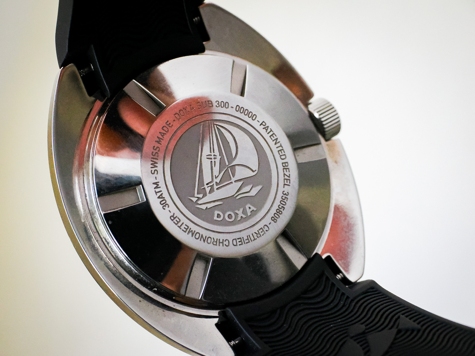 The Sharkhunter caseback