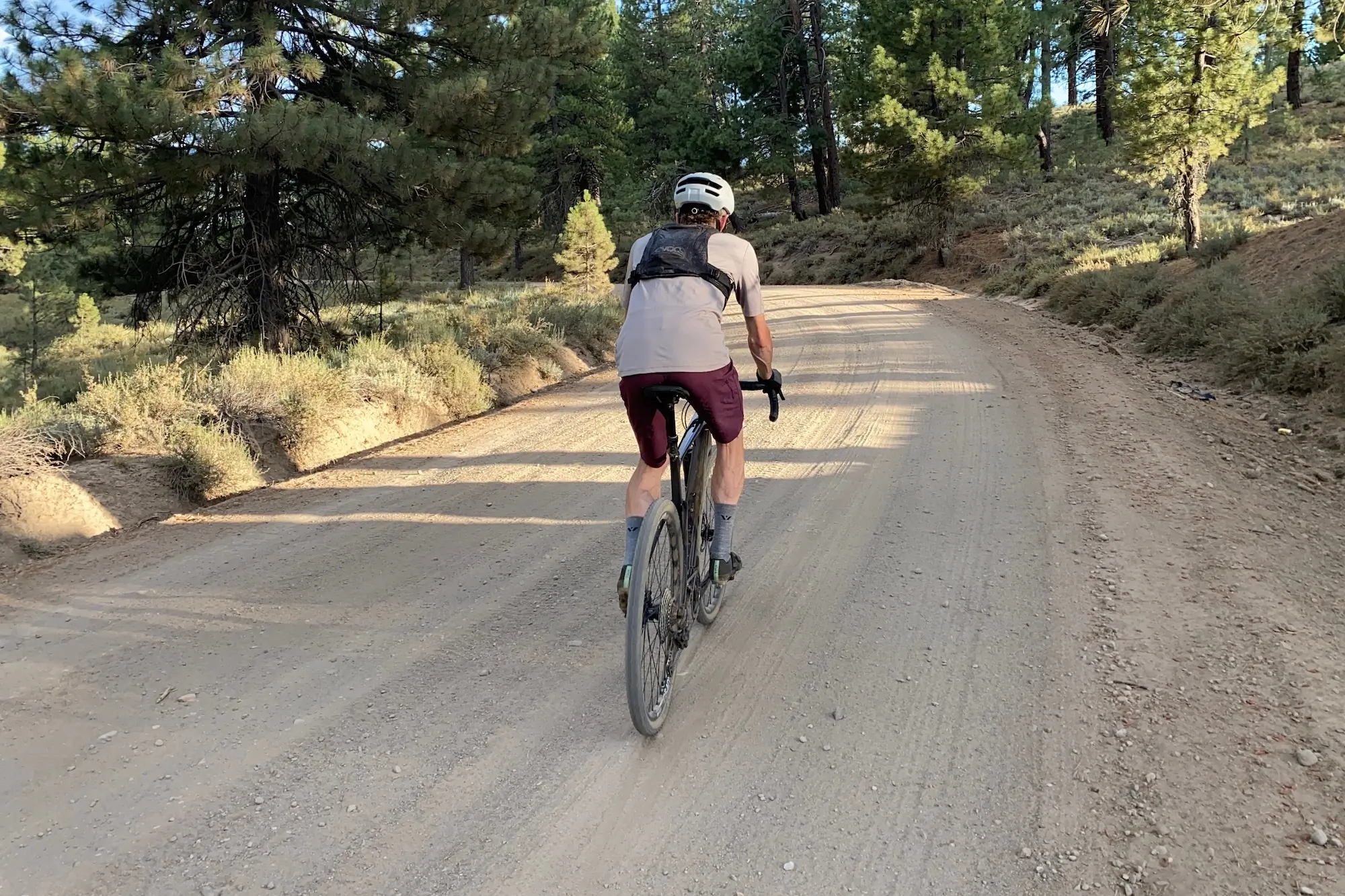 Riding on a gravel road with the Ergon SR Allroad Core Pro Men saddle