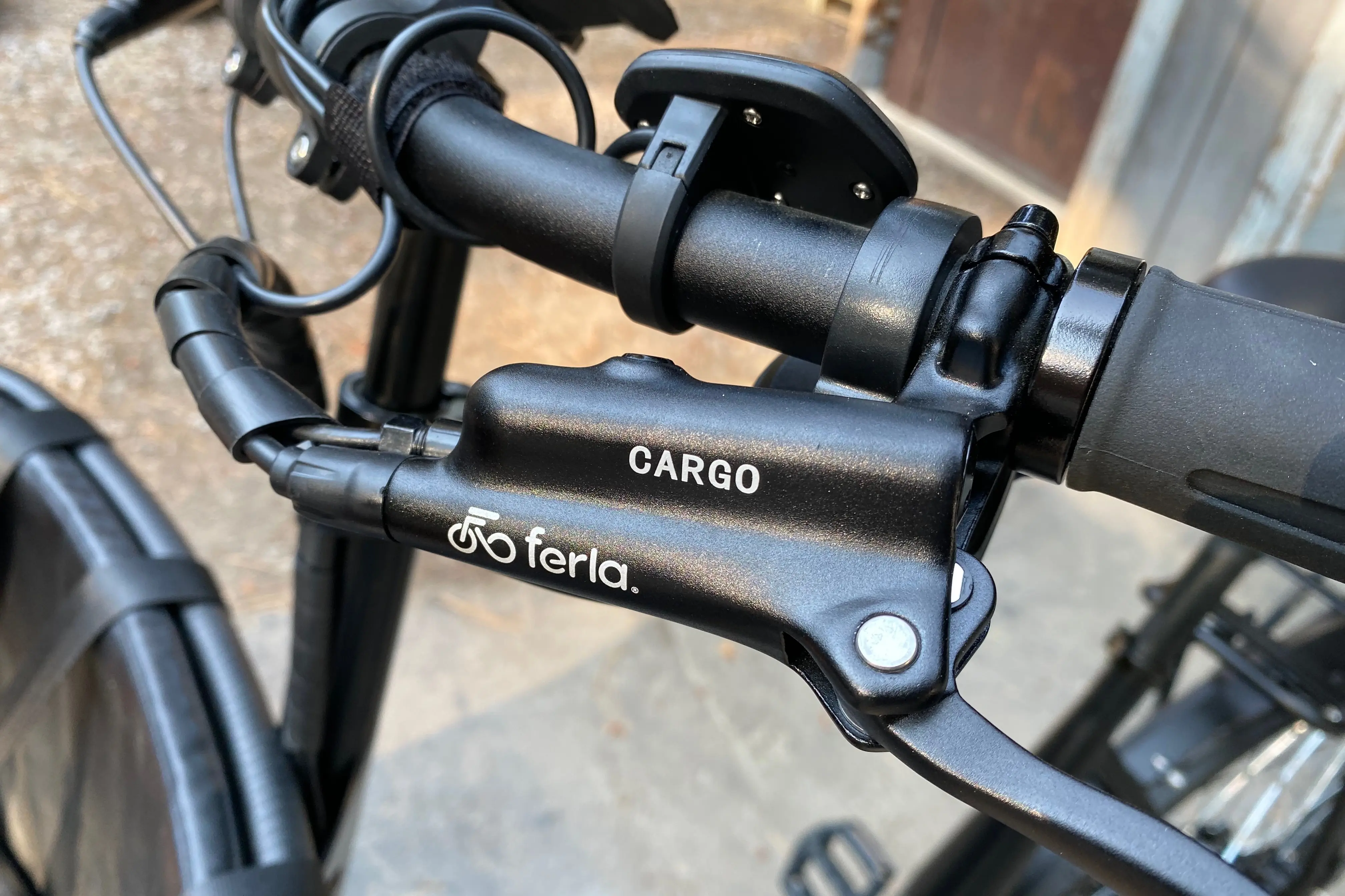 The hydraulic disc brake lever on the Ferla Royce 2 electric cargo bike