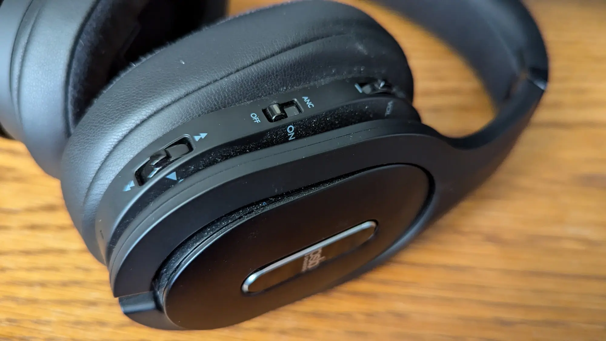 Gear Junkie - Best Headphones - PSB M4U 9 controls