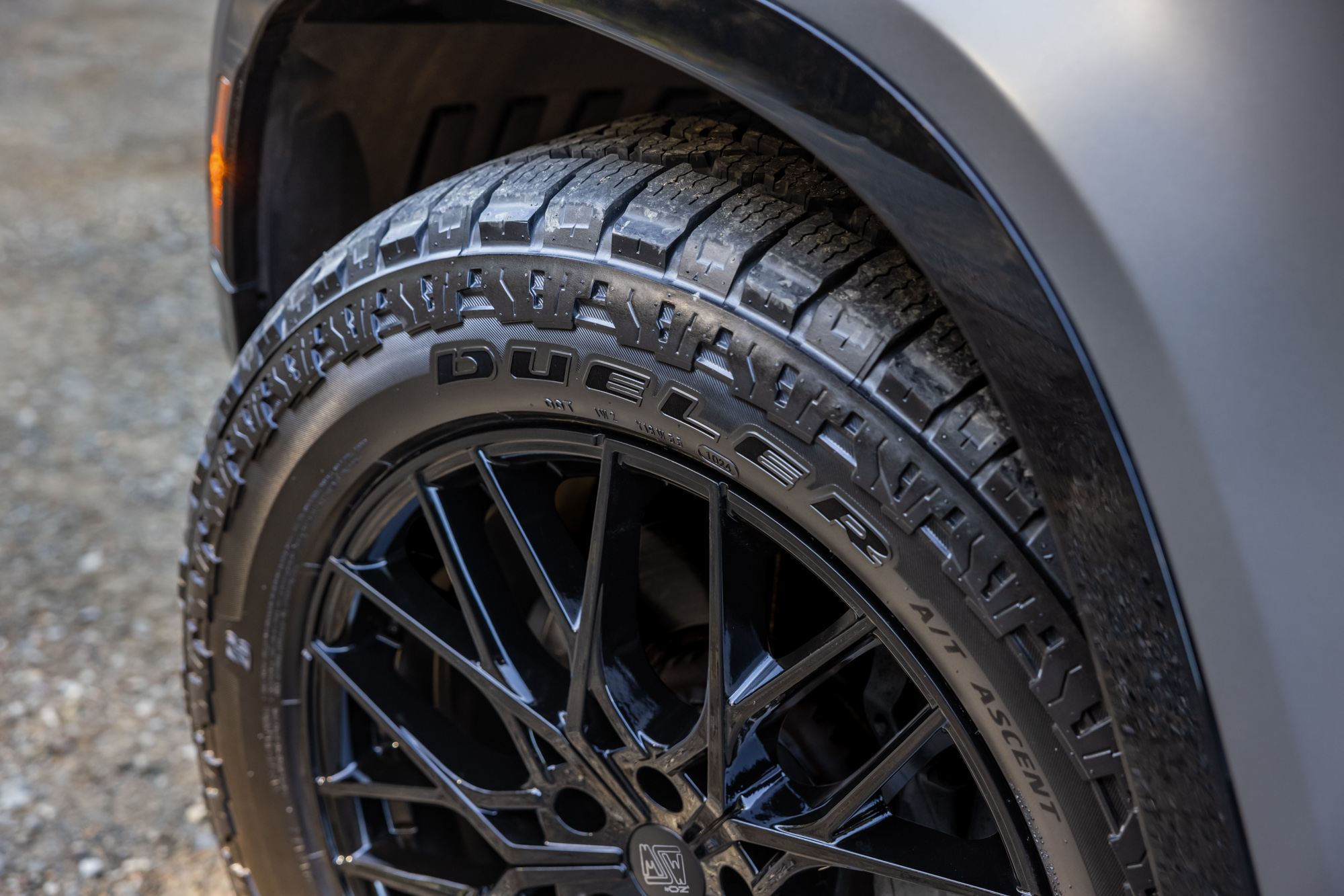 Bridgestone Dueler AT Ascent tire
