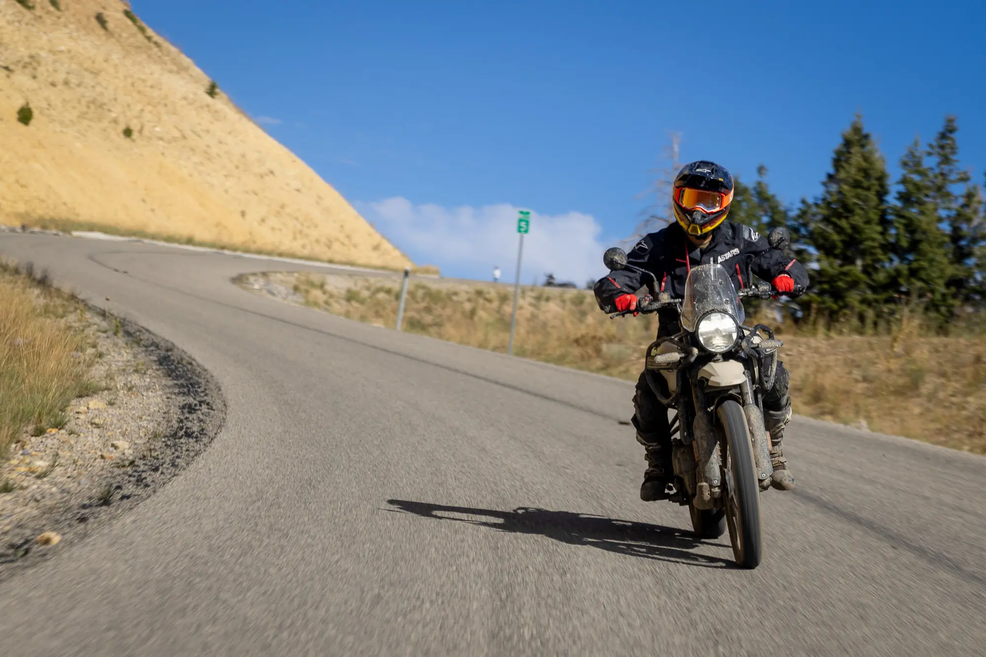 Seiji Ishii on twisty roads on the Royal Enfield Himalayan 450
