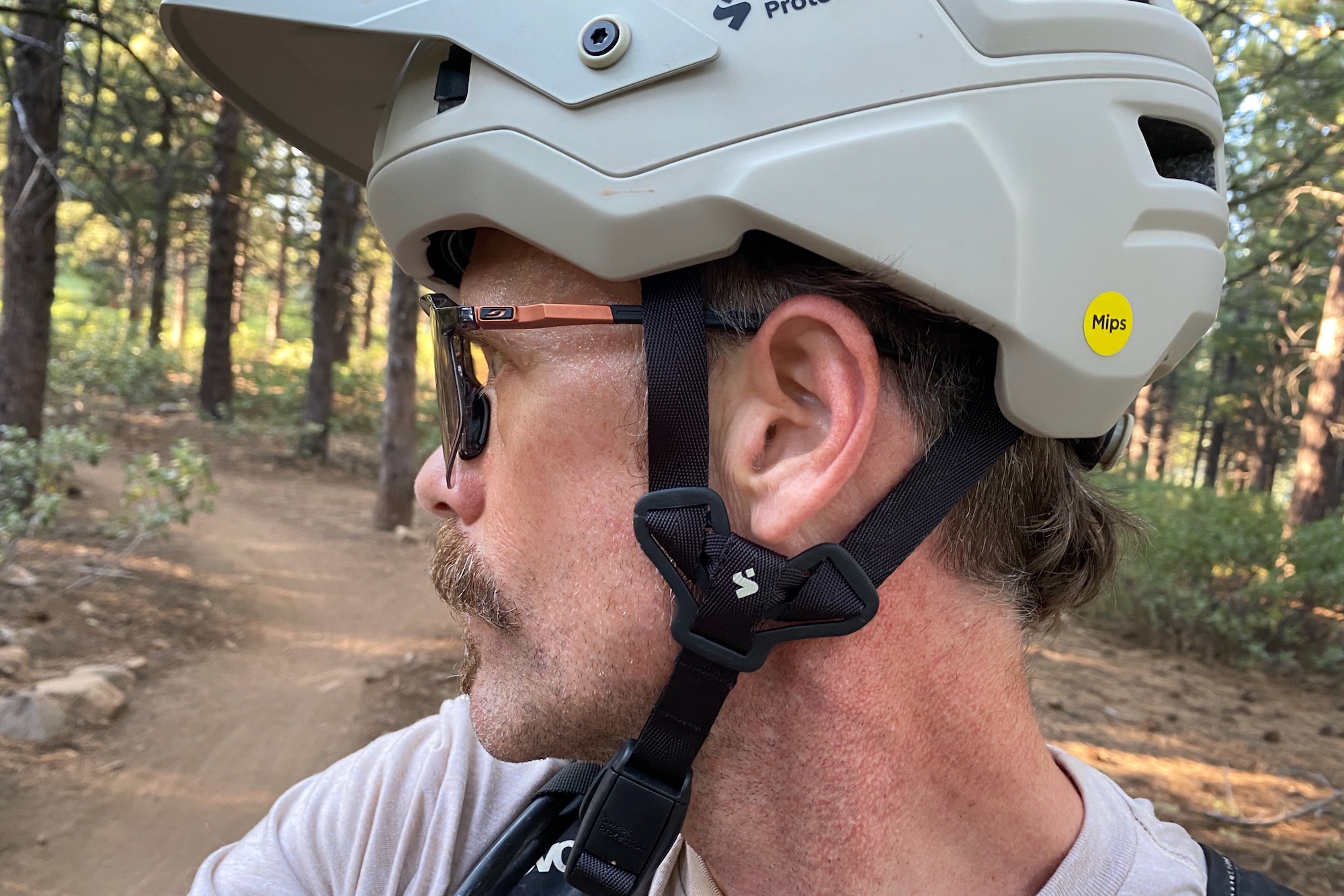 The extended coverage of the Sweet Protection Bushwhacker 2Vi MIPS