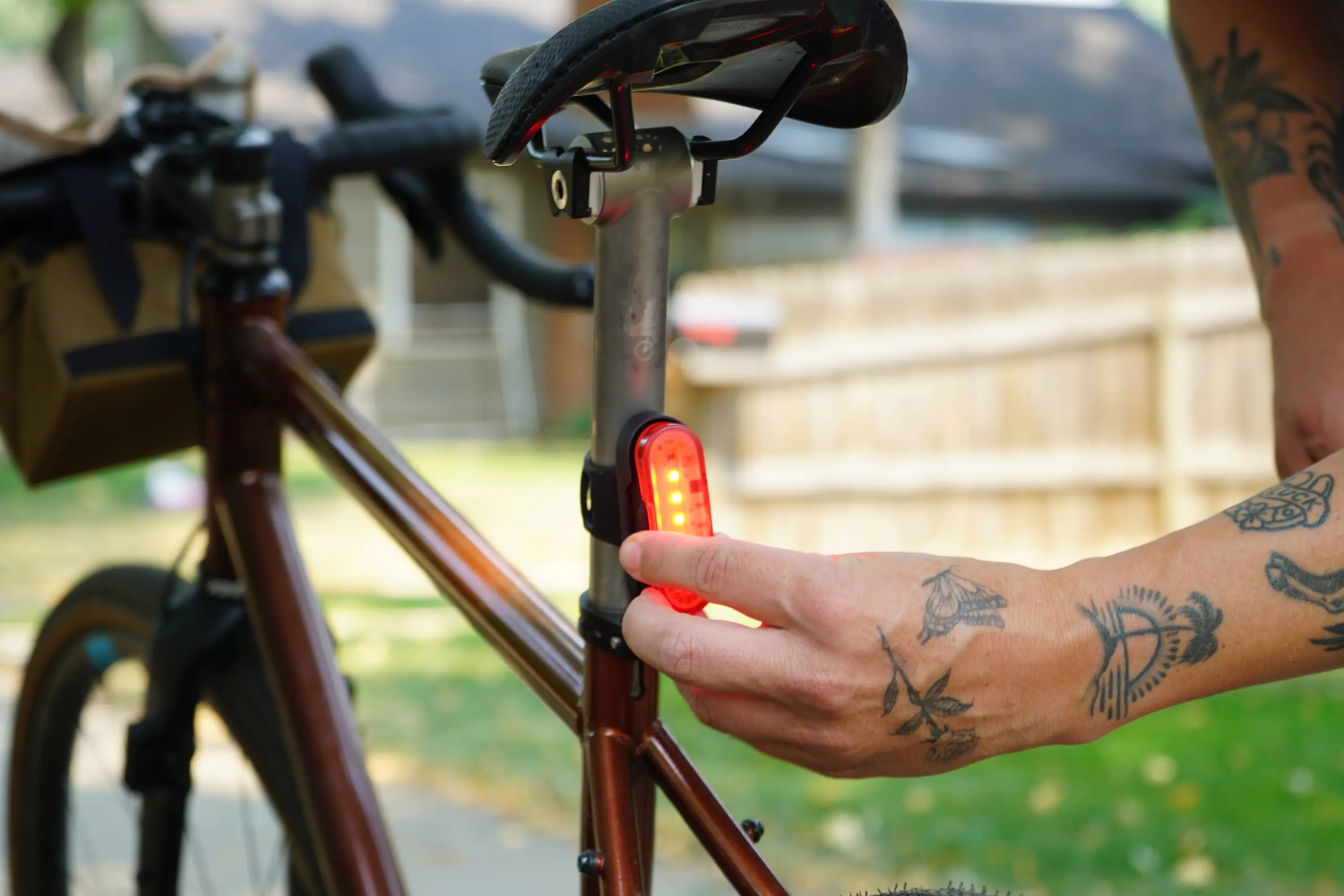 Mounting the magnetic light from the Chapter MIPS on the bike using the included adapter