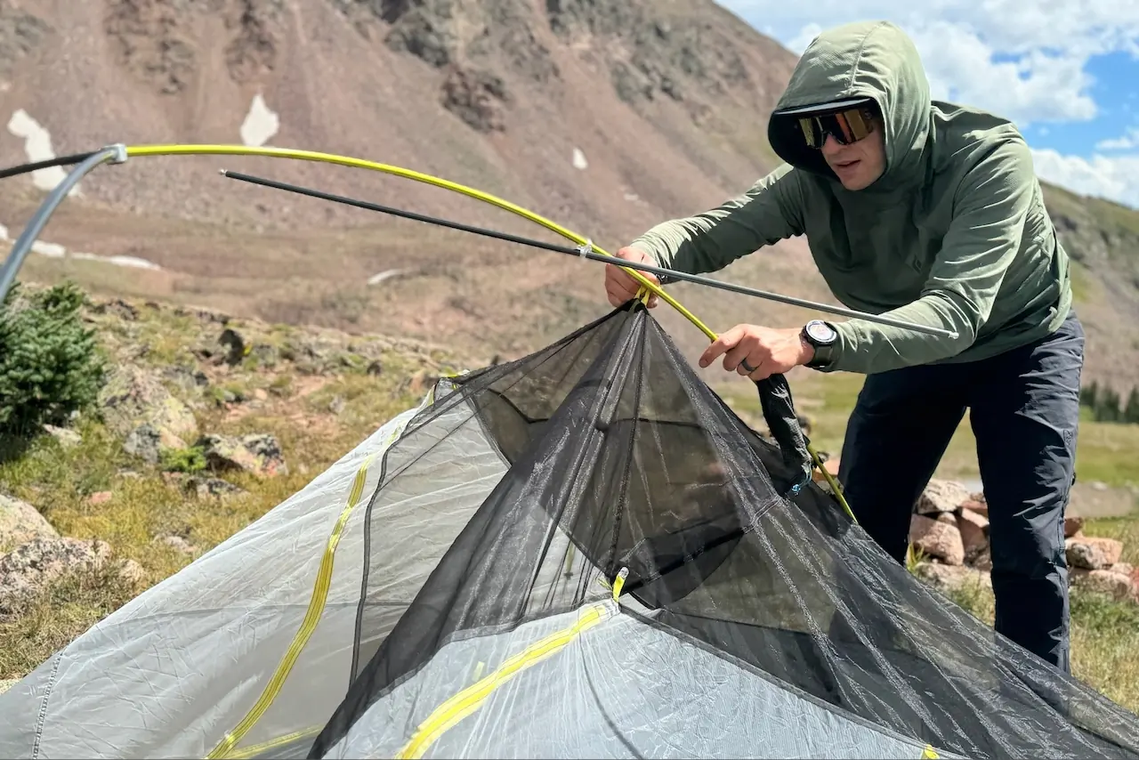 man assembling nemo hornet osmo 3p tent