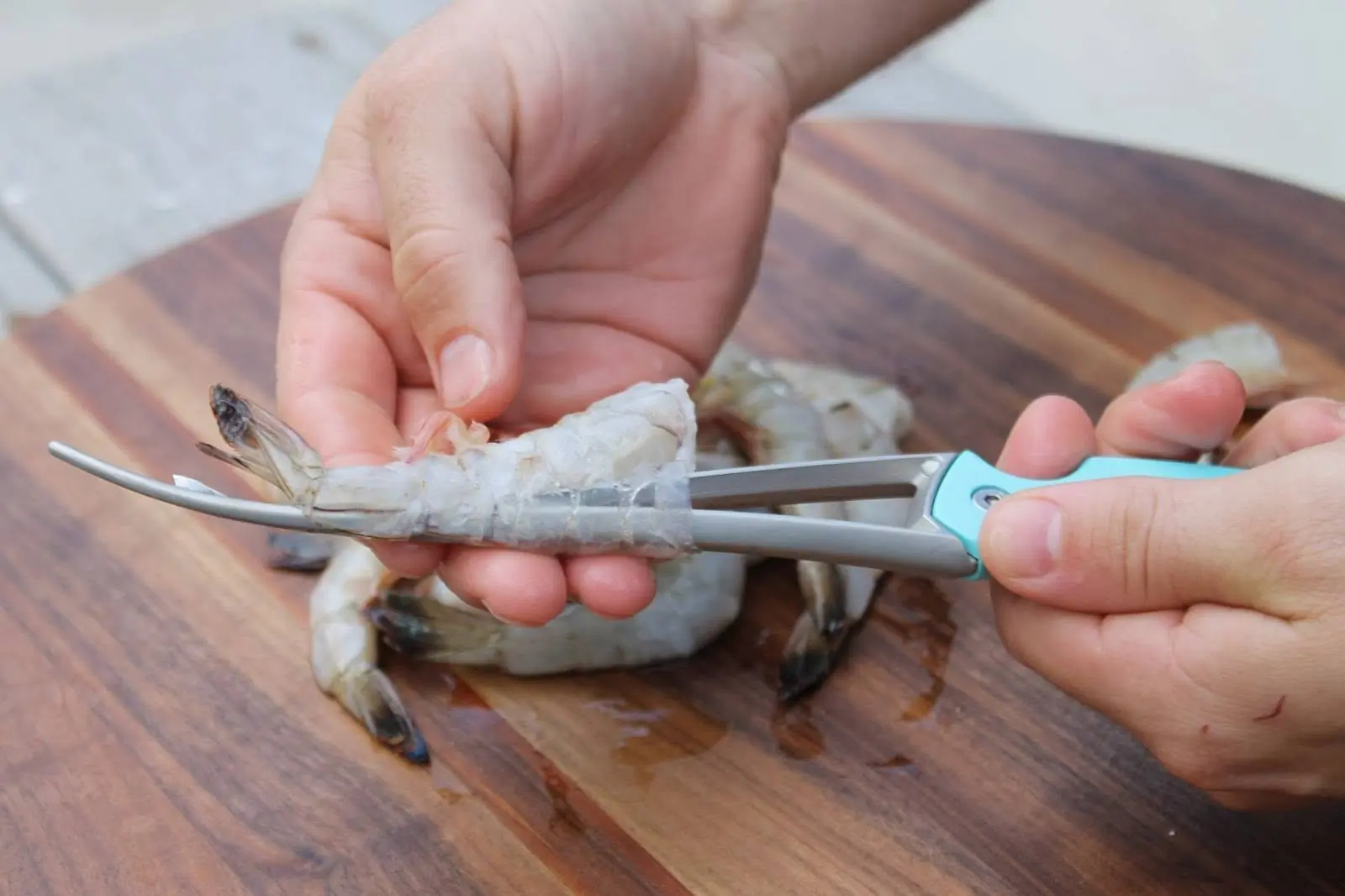 man using frogmore shrimp cleaner