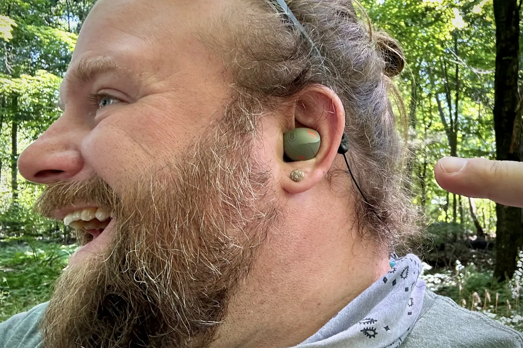Close-up of a man’s head with an Sennheiser Momentum Sport earbud in his ear