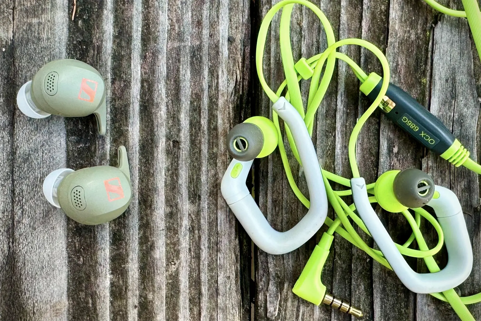 sennheiser momentum sport earbud vs ocx 686g