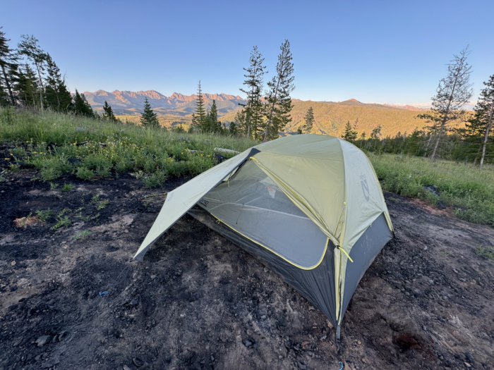fully set up in nature, the NEMO Hornet OSMO 3P tent