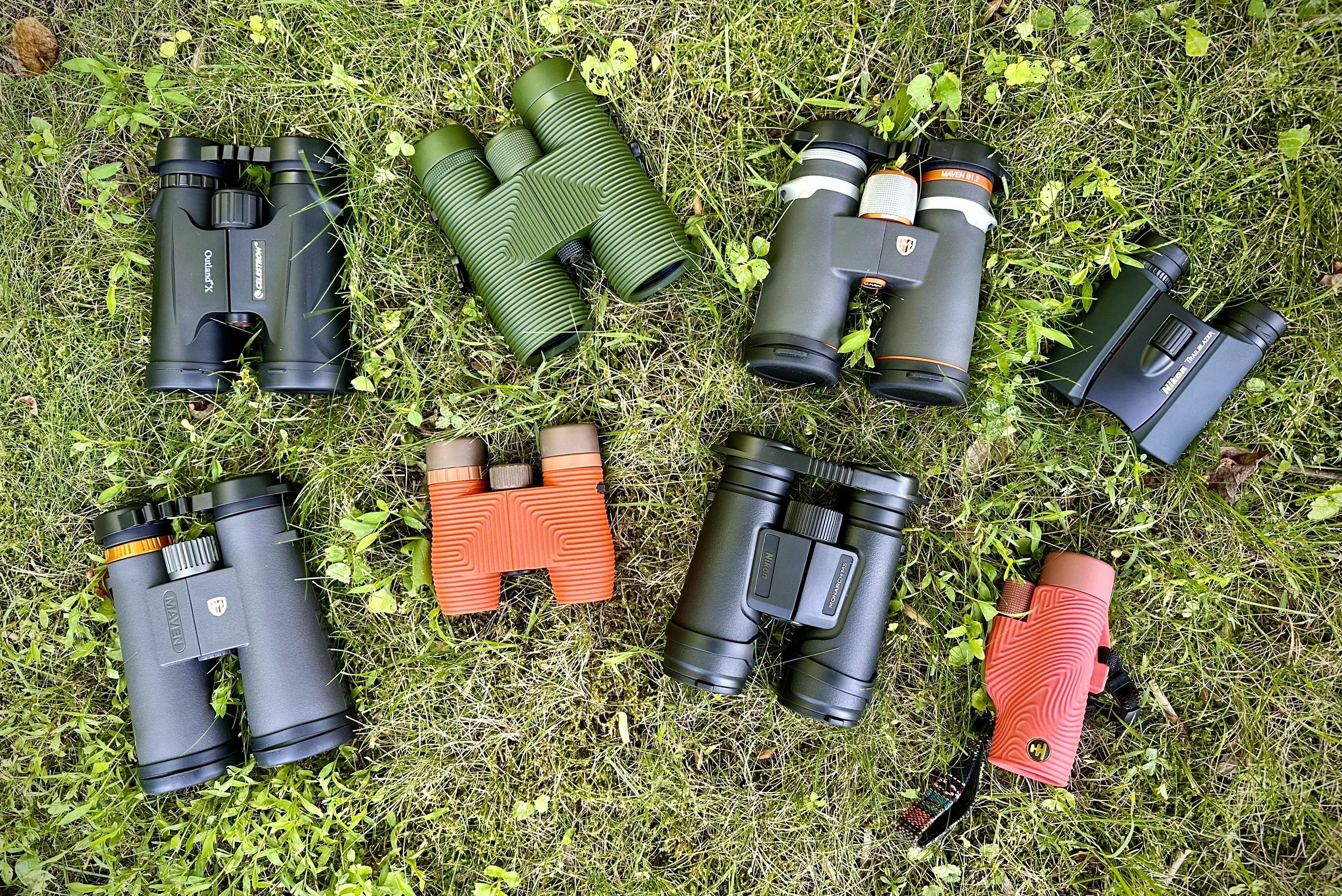 How to Choose between Zoom And Fixed Hiking Binoculars? Expert Tips