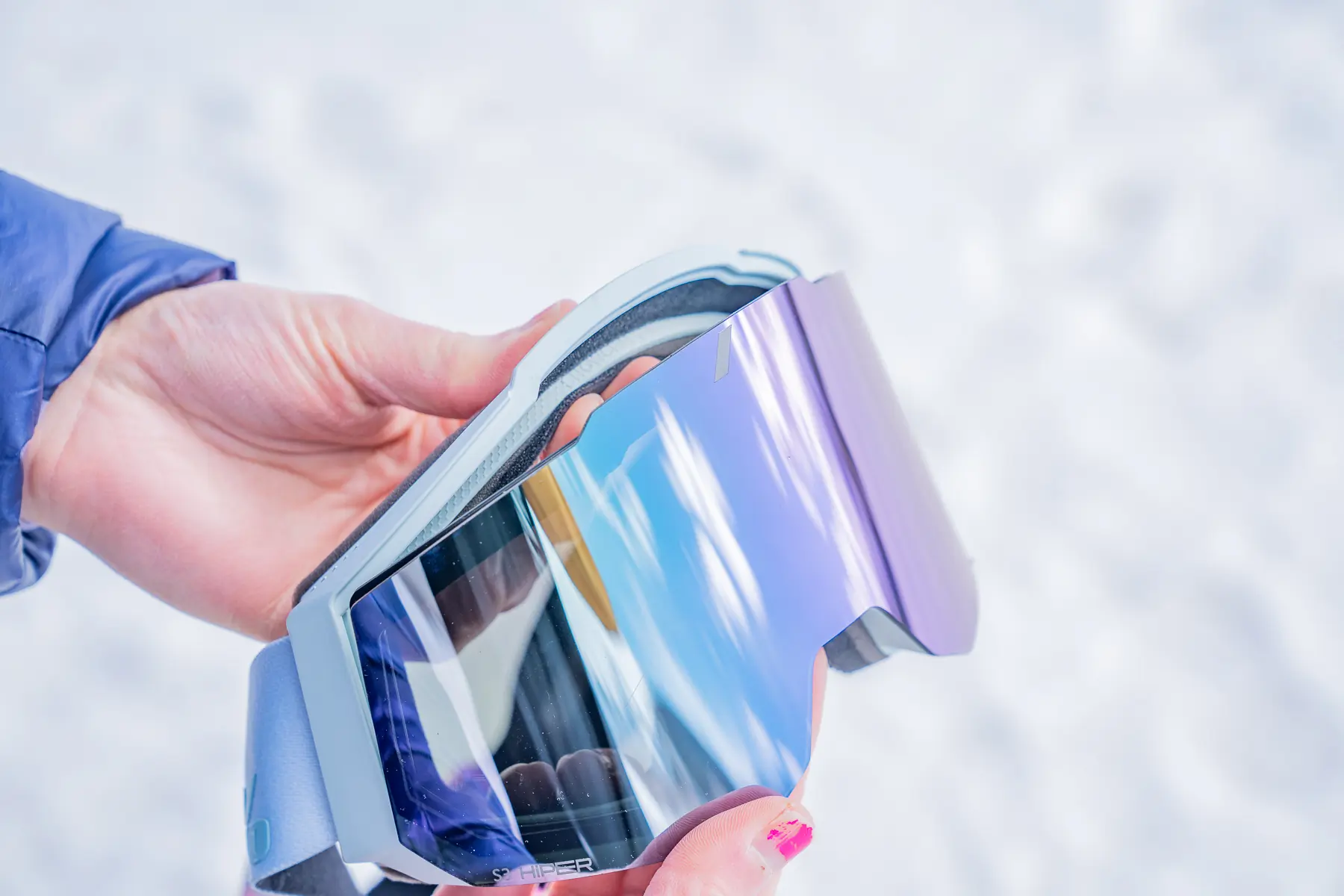 a traditional lens attachment style on a snow goggle 