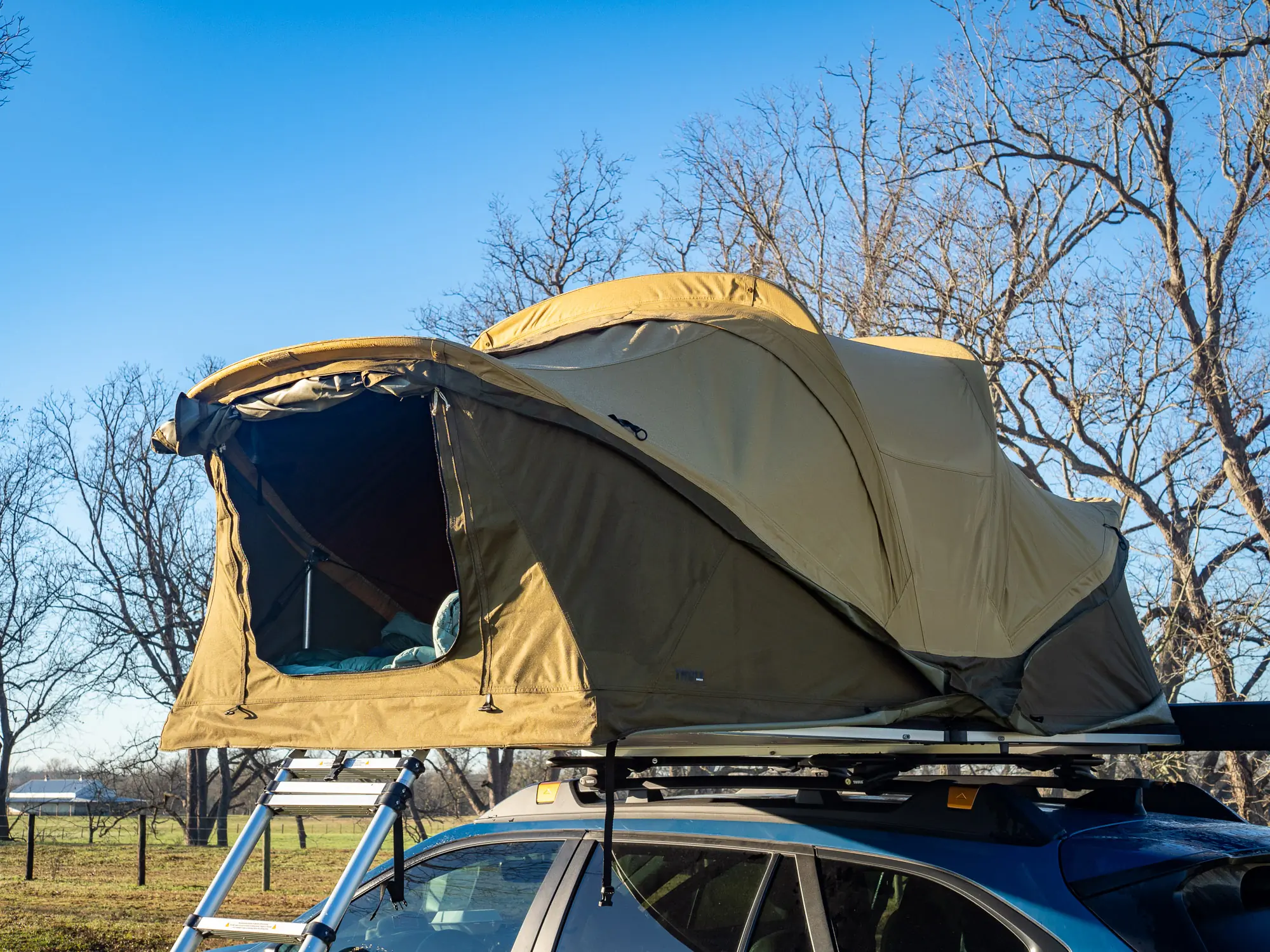 Thule Approach M rooftop tent front view