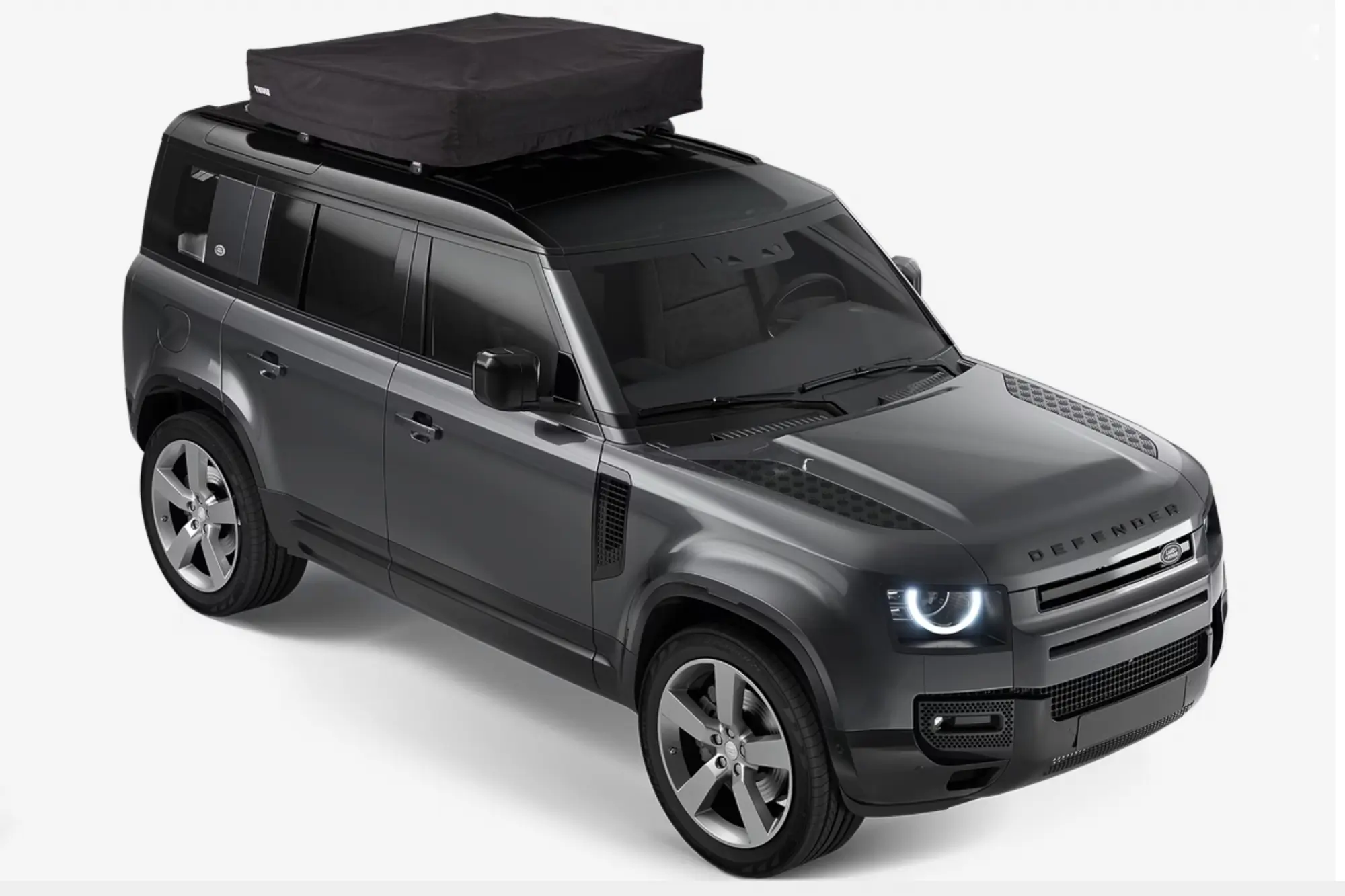 Thule Approach M in driving mode studio image